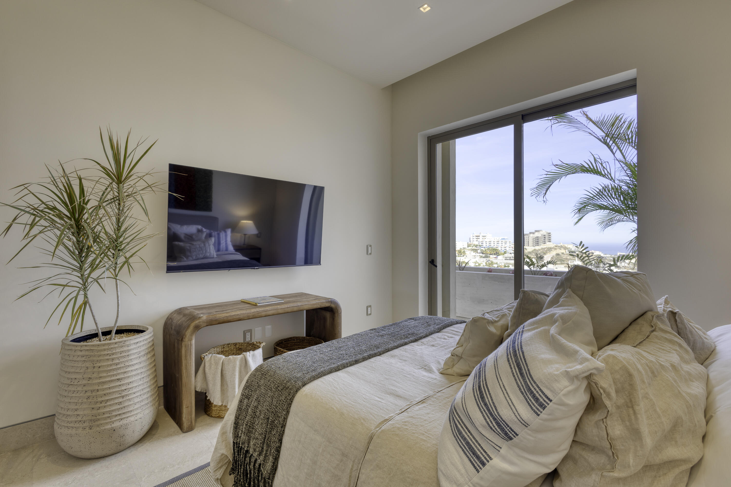 Solesta Luxury Residence 23F