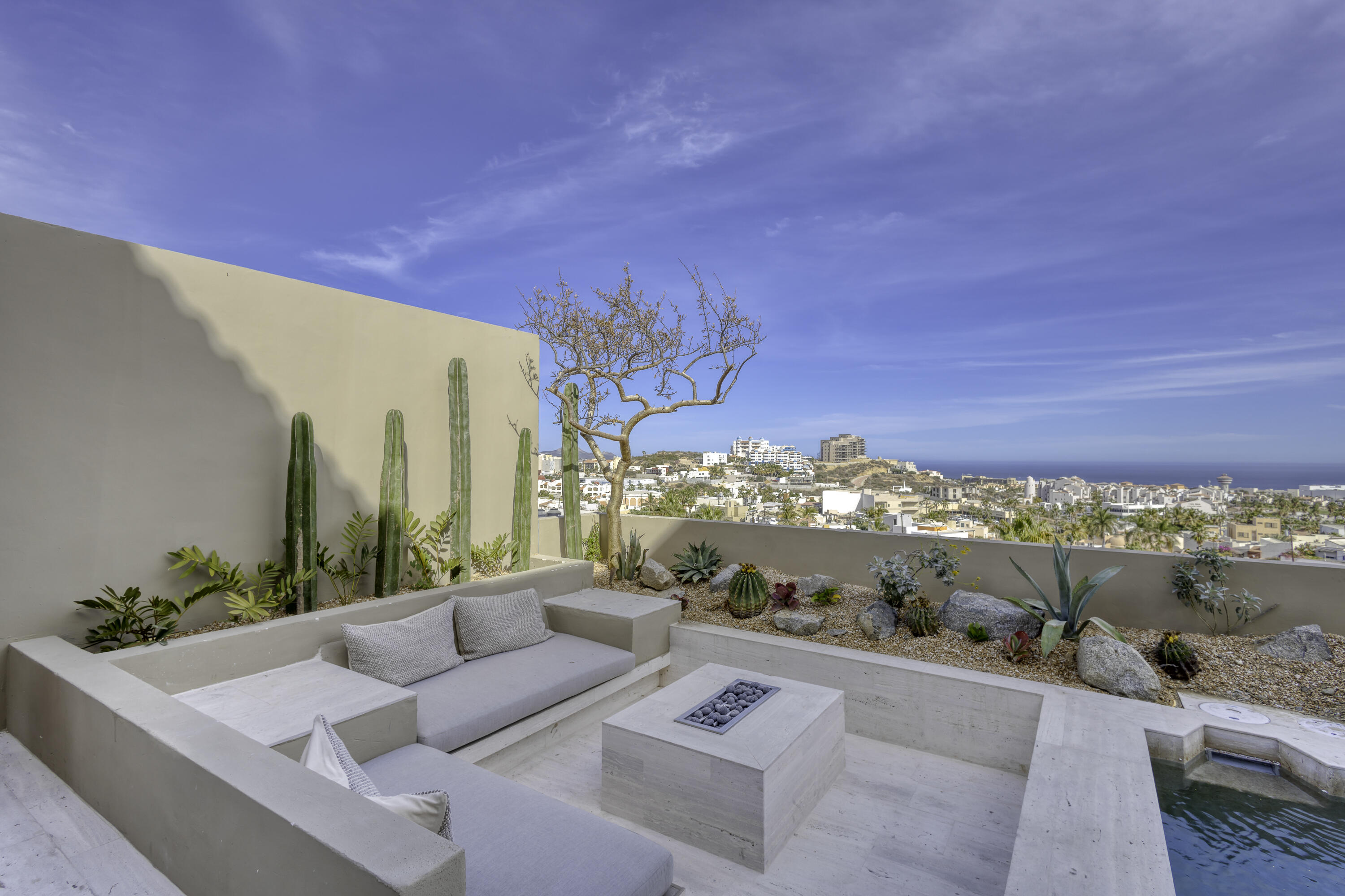 Solesta Luxury Residence 23F