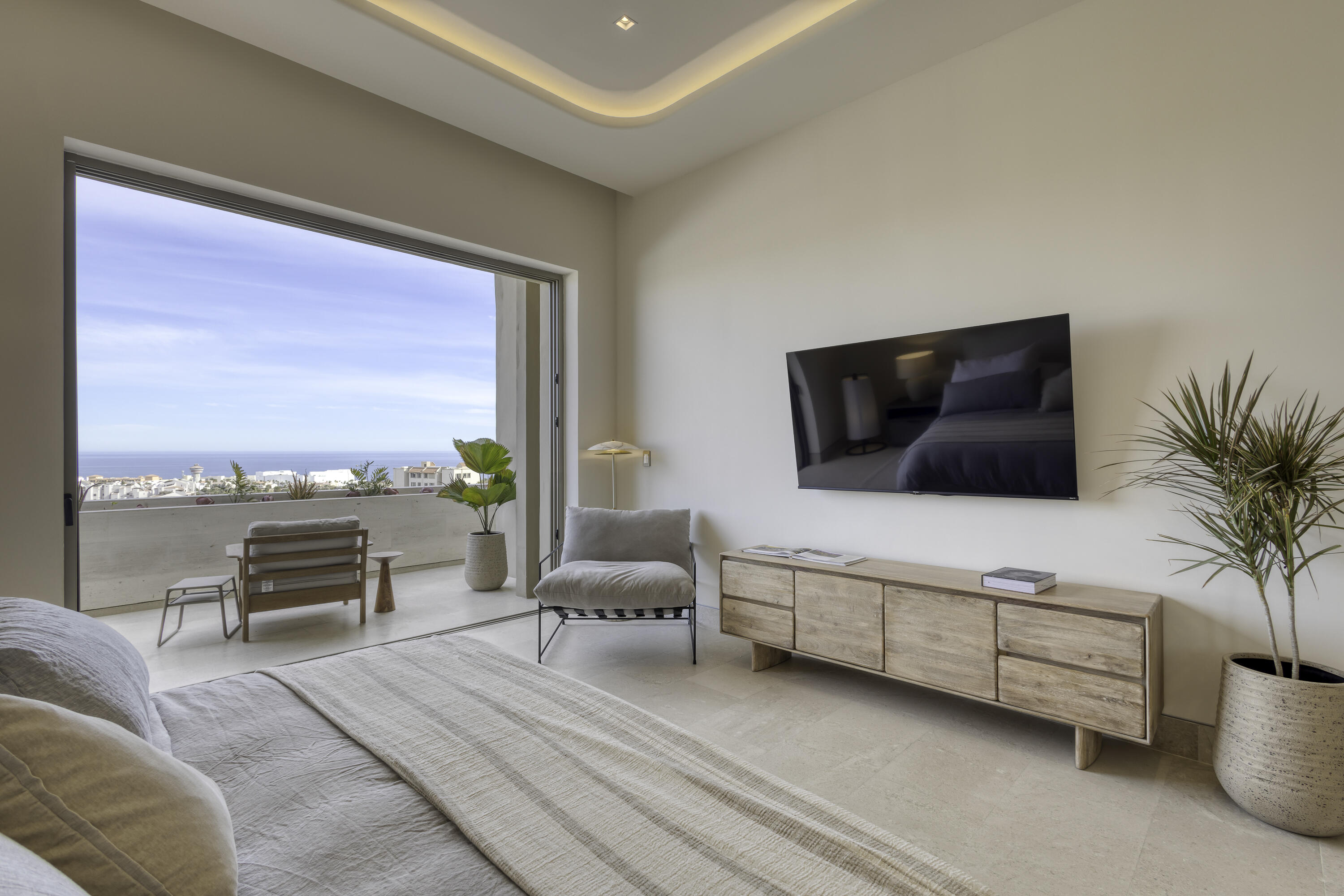 Solesta Luxury Residence 24F