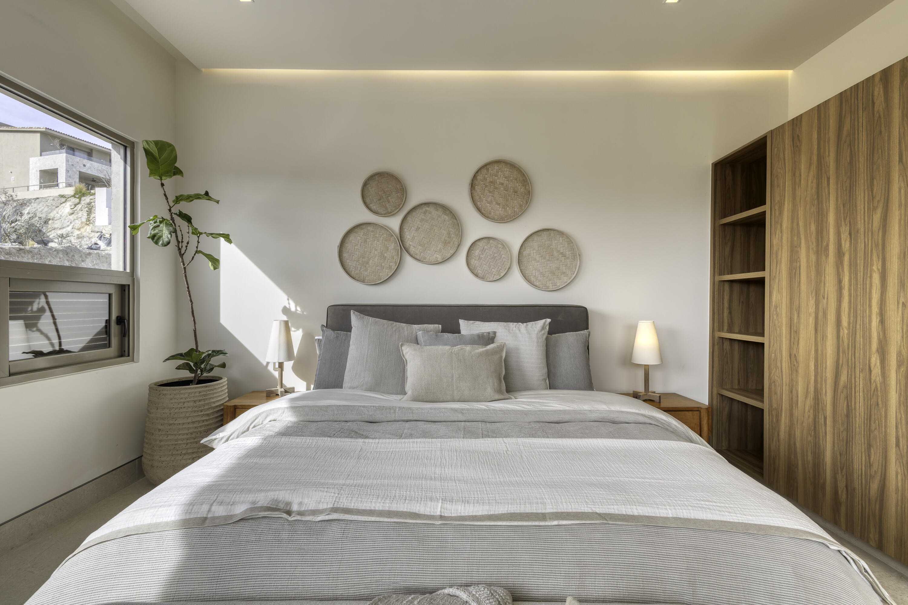 Solesta Luxury Residence 24F