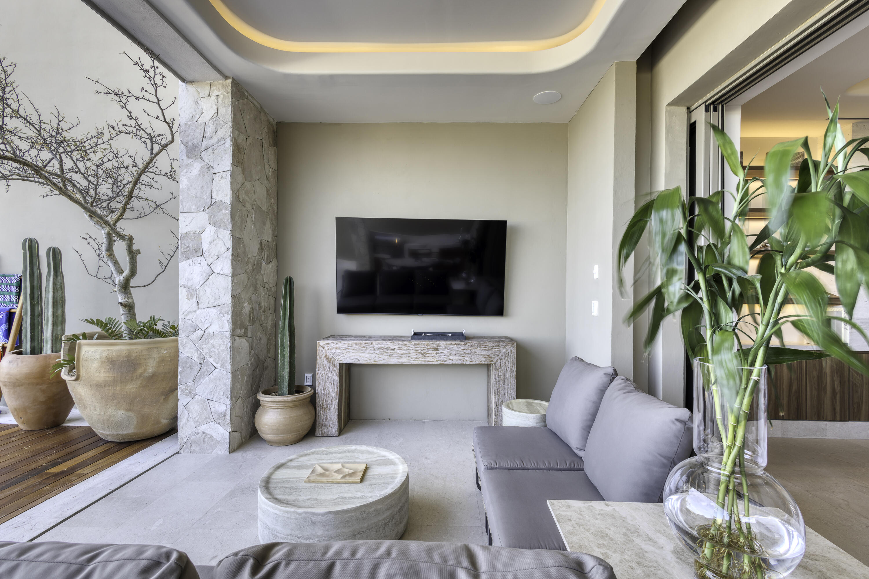 Solesta Luxury Residence 24F