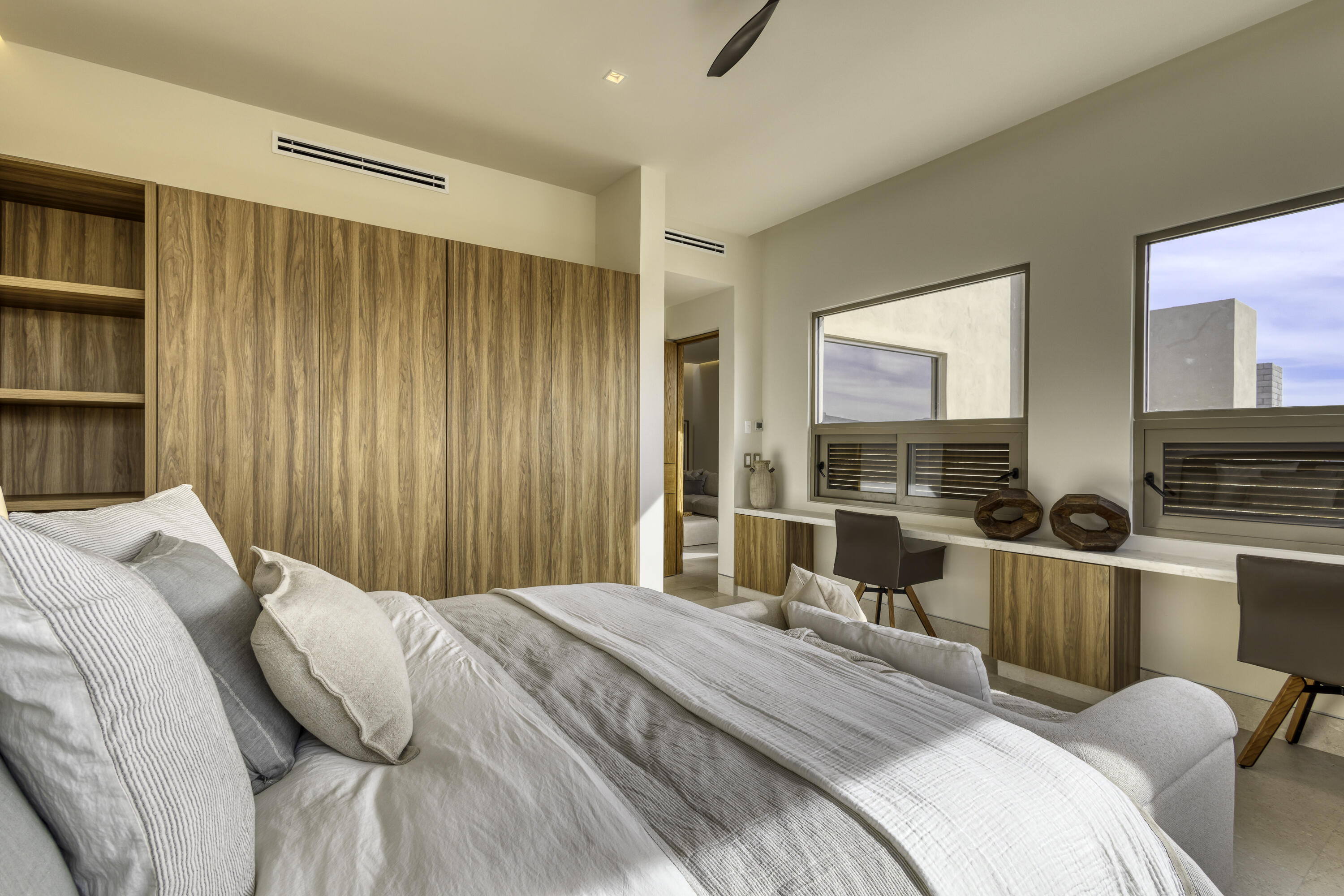 Solesta Luxury Residence 23F