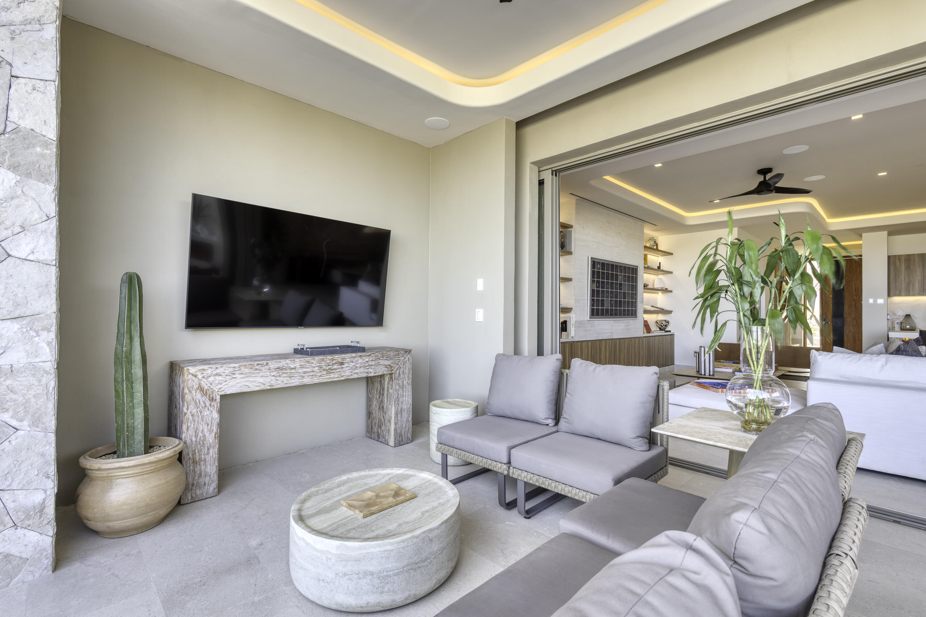 Solesta Luxury Residence 23F
