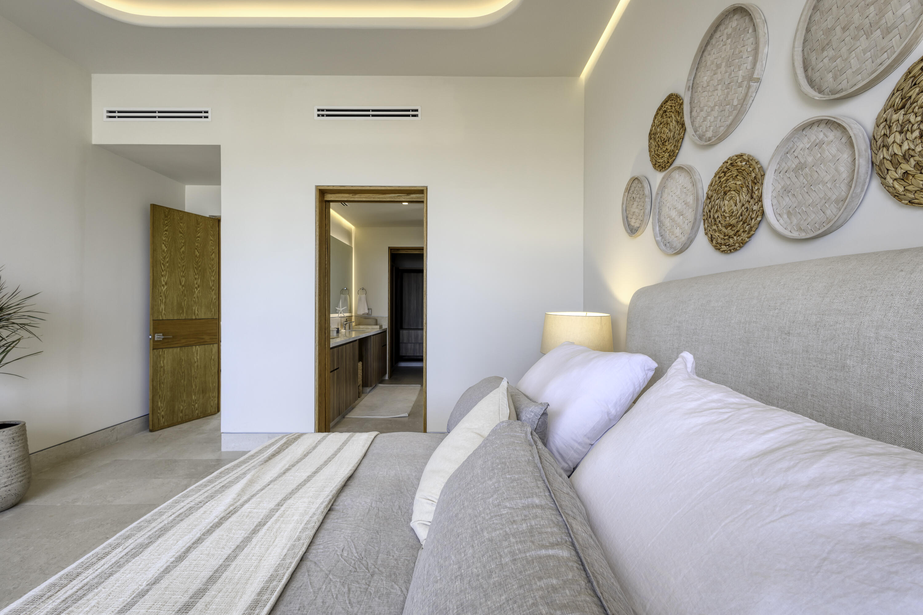 Solesta Luxury Residence 24F