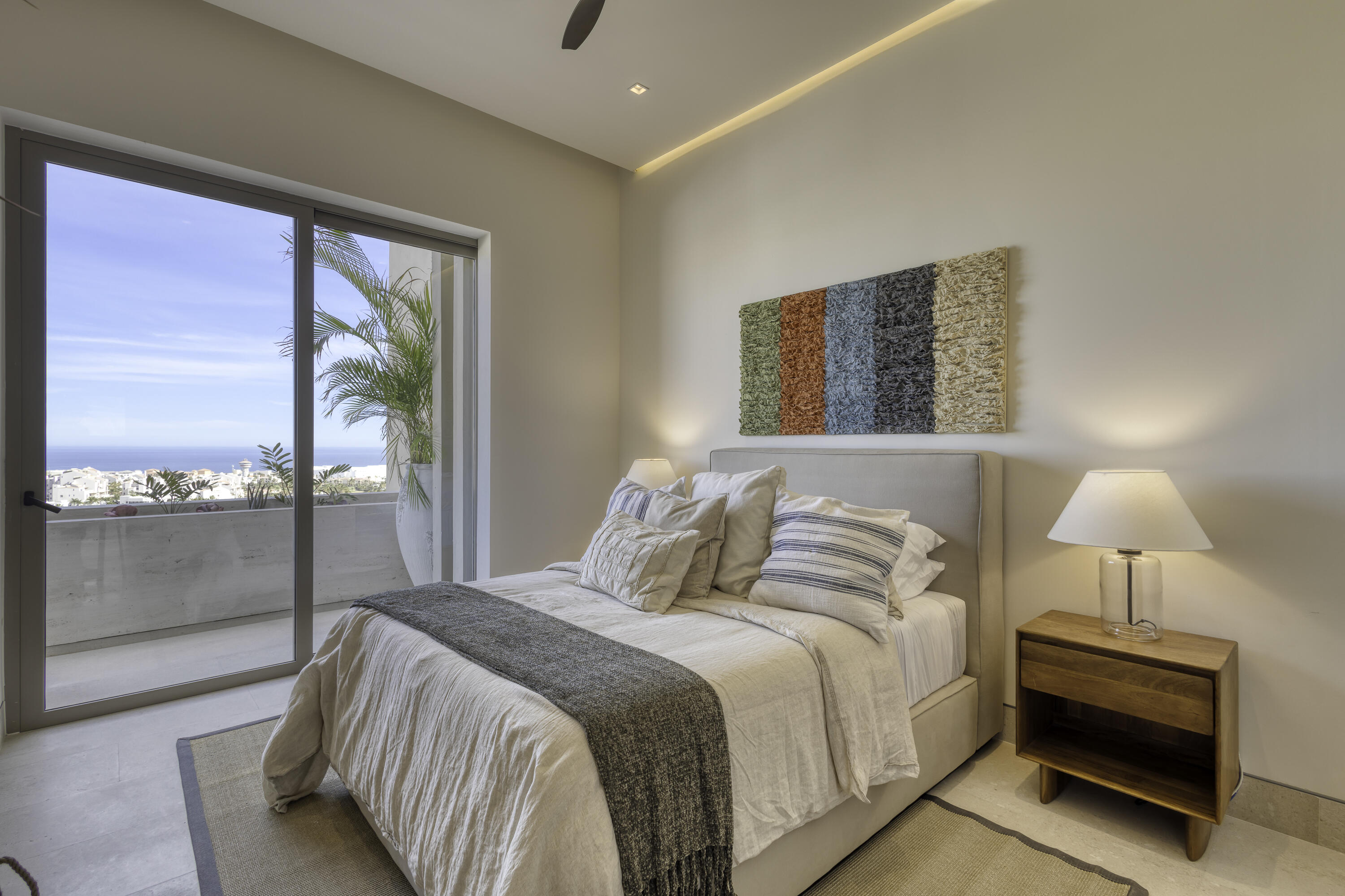 Solesta Luxury Residence 24F