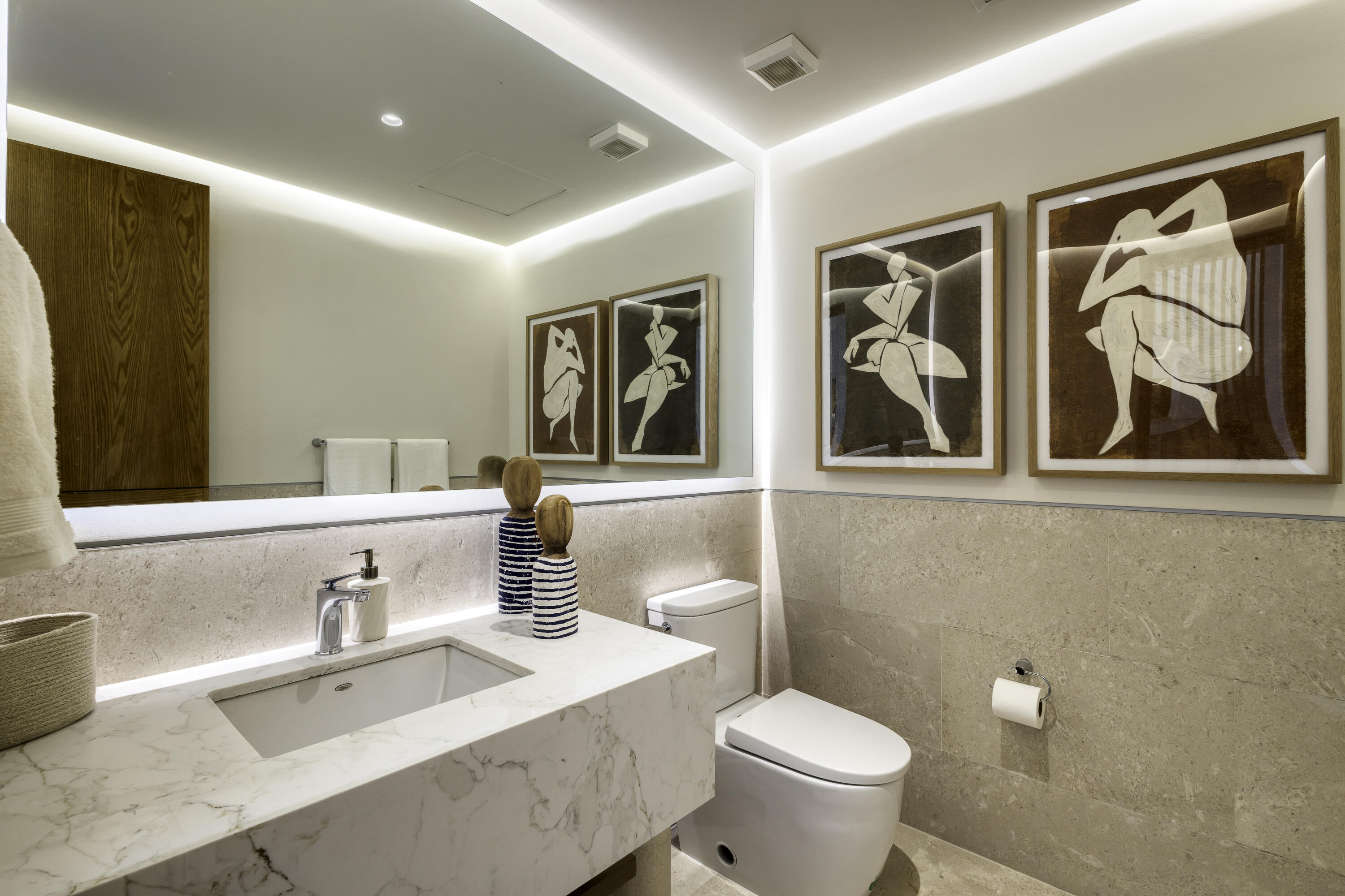 Solesta Luxury Residence 23F
