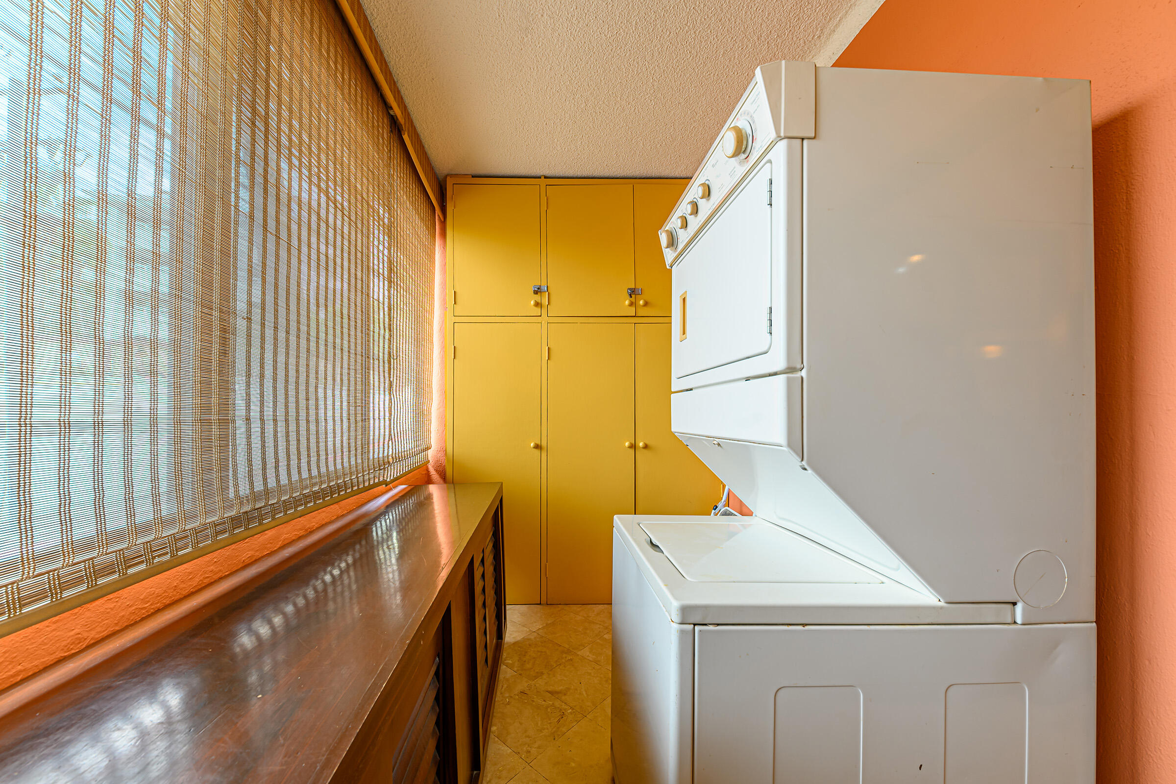 P.º De La Marina, Marina Sol