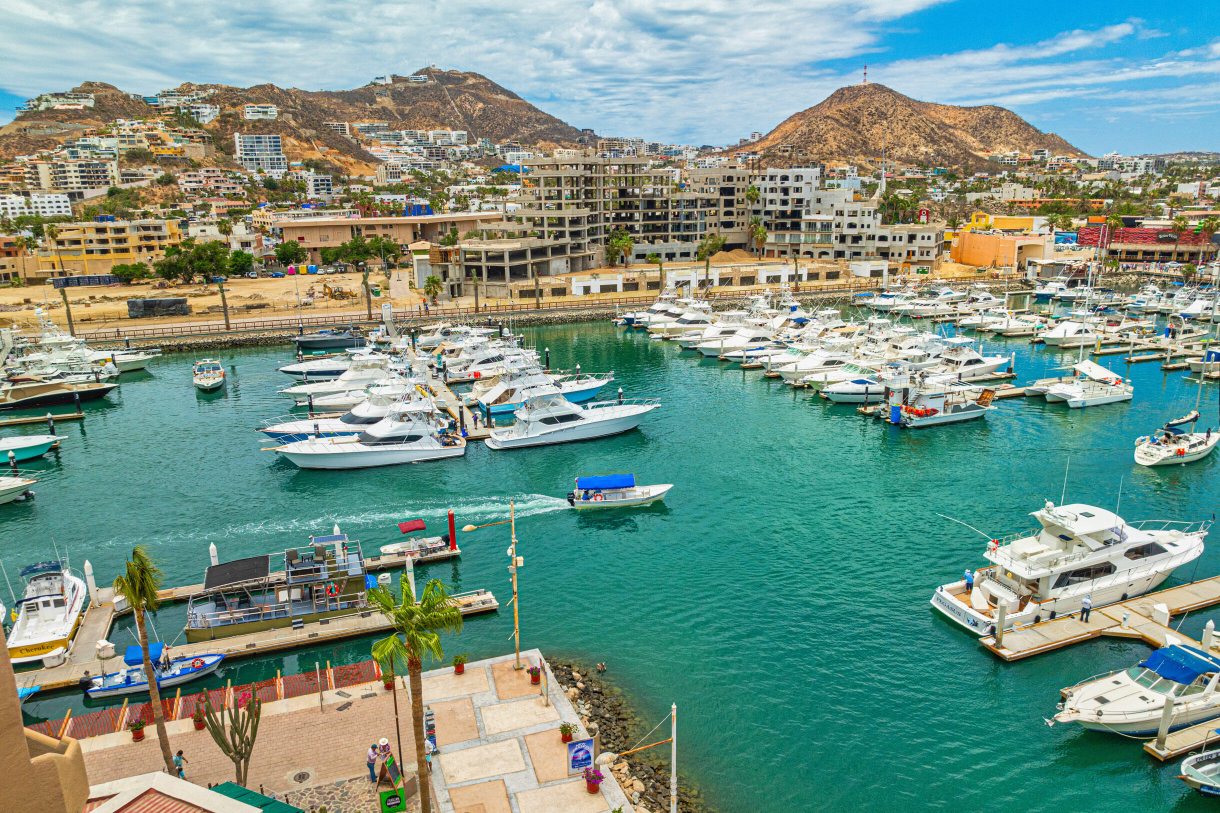 Paseo de la Marina, Marina Cabo Plaza