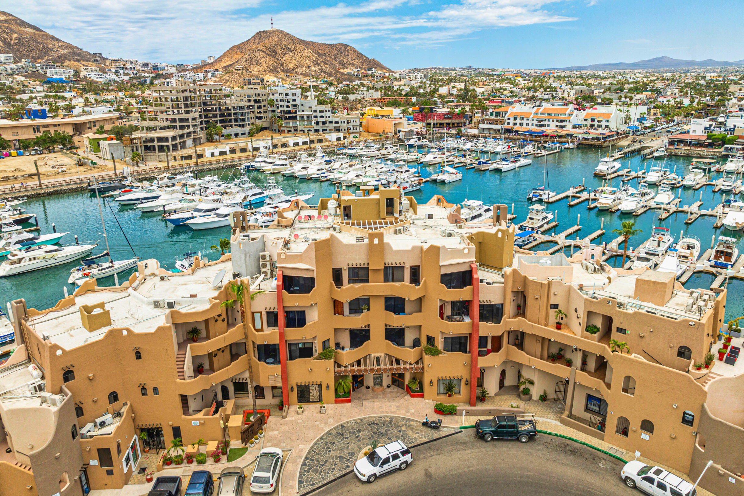 Paseo de la Marina, Marina Cabo Plaza