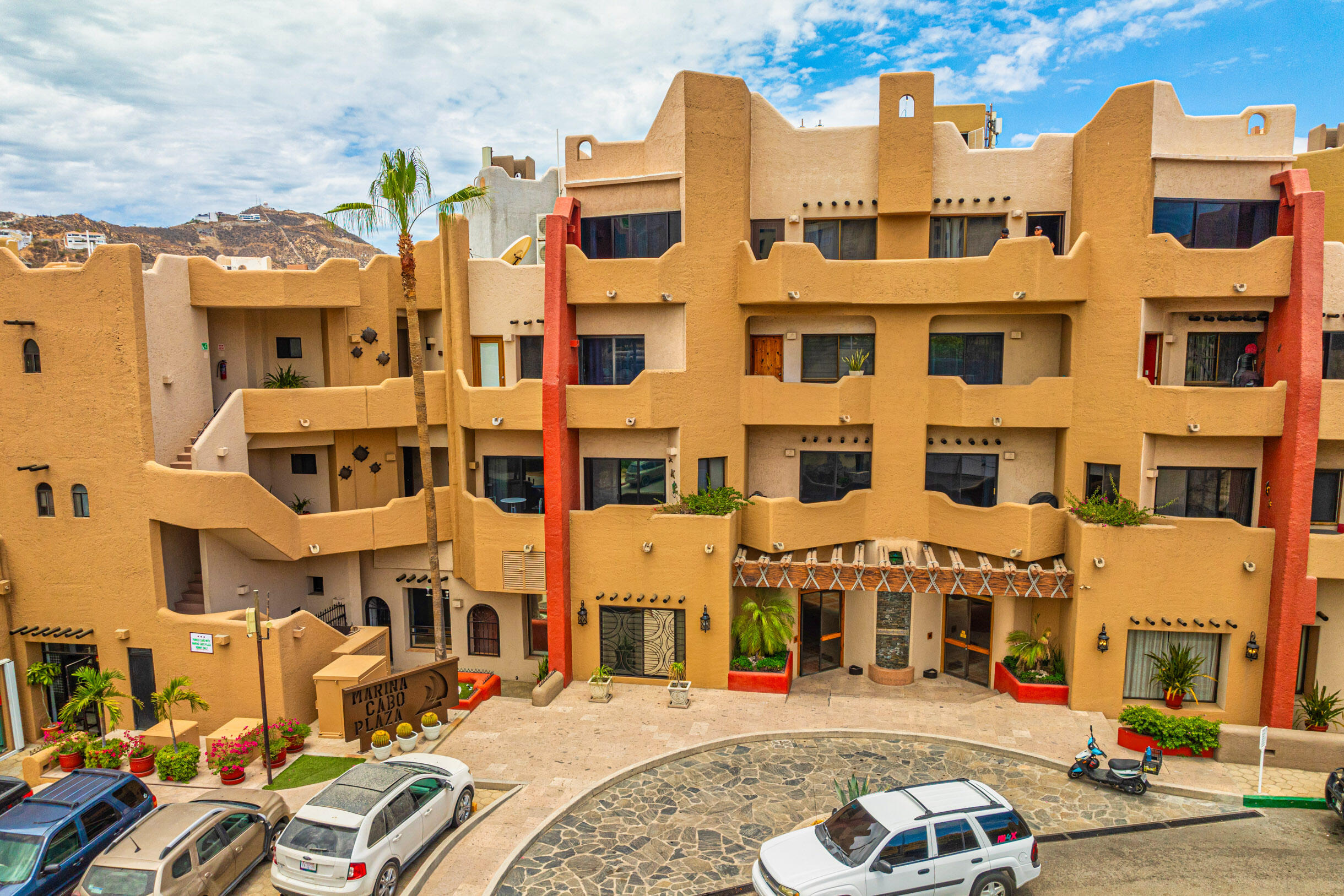 Paseo de la Marina, Marina Cabo Plaza