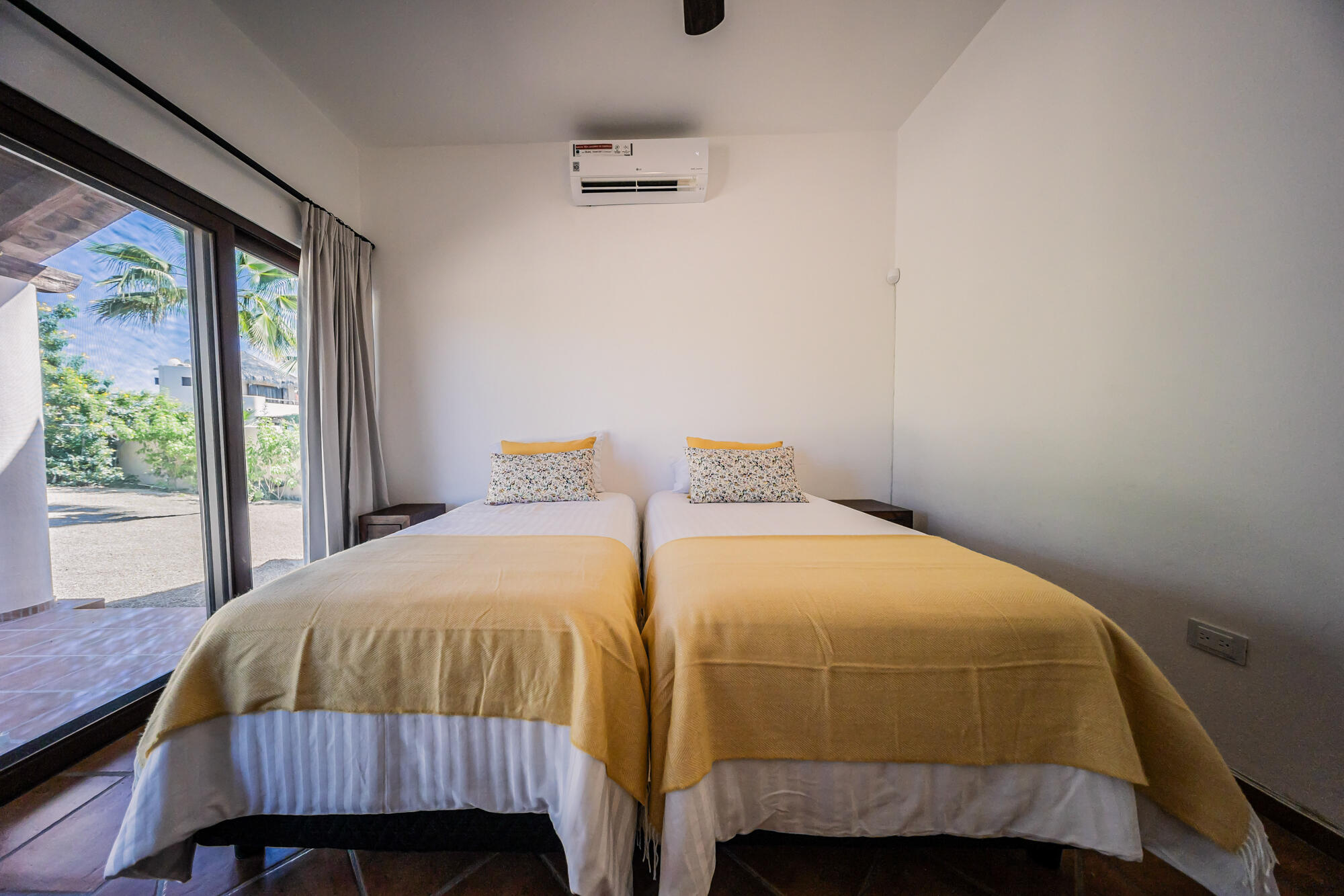 Camino a las Playitas, Hacienda Vista al Mar