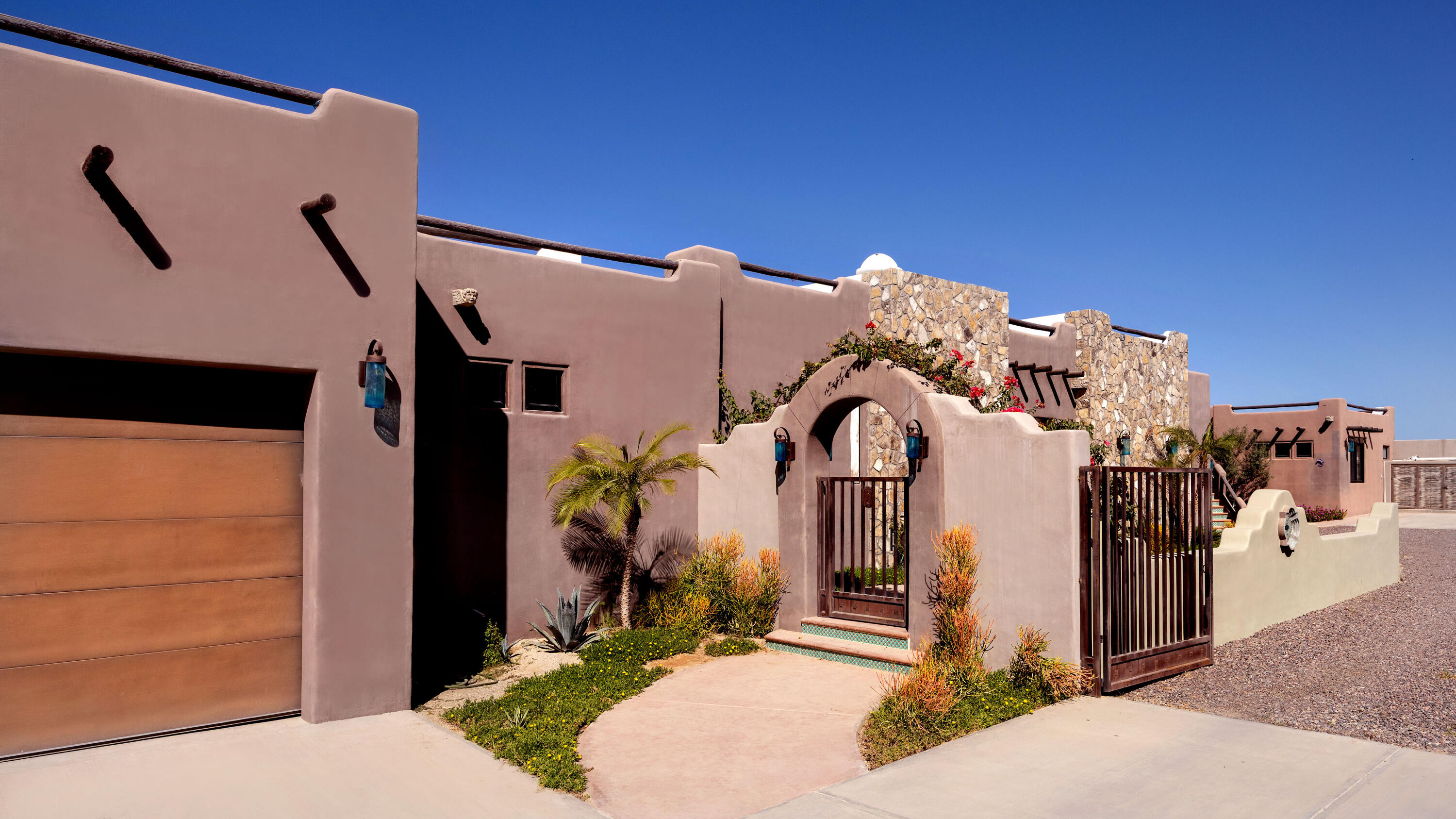 Casa Bohemia, Todos Santos