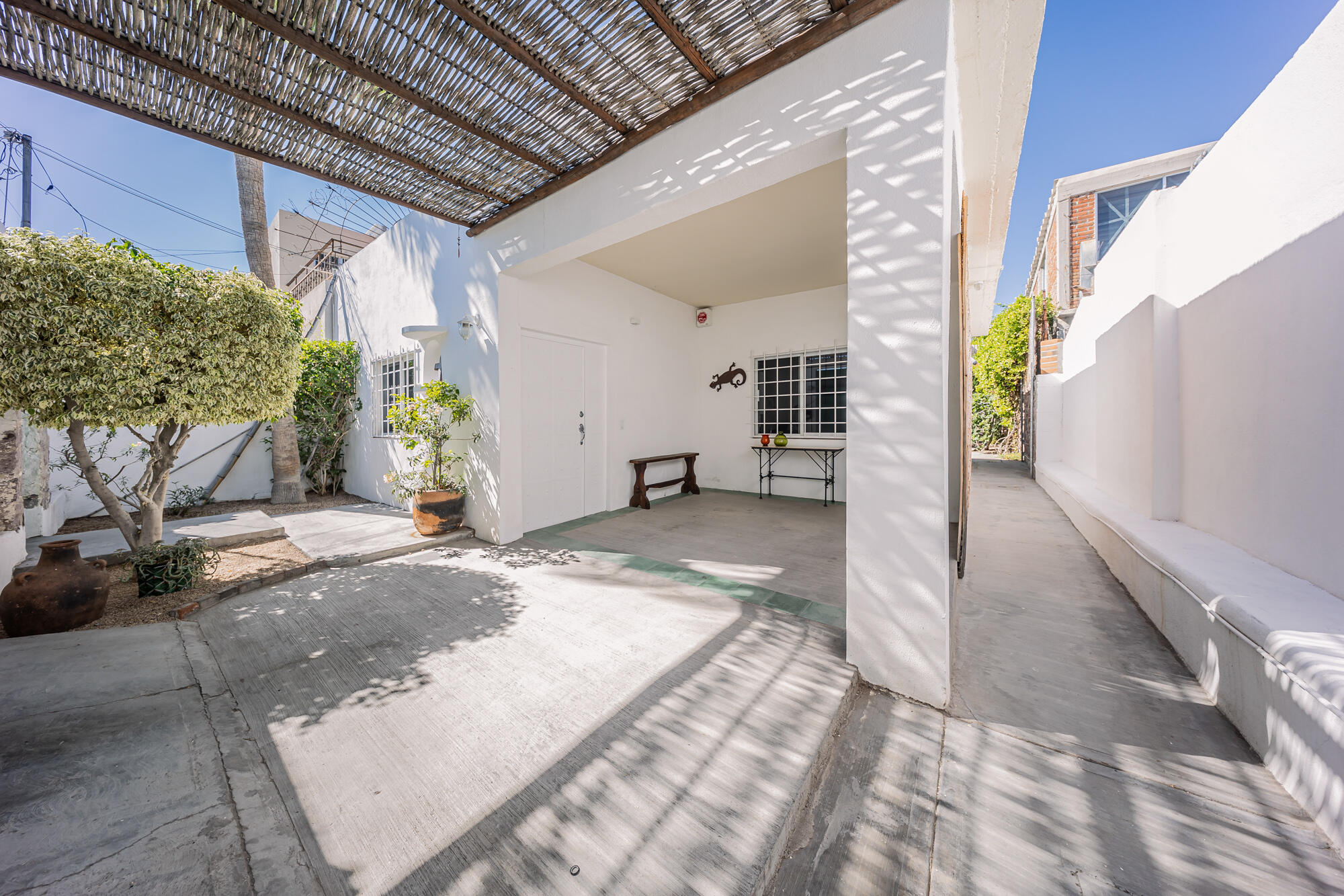 1010 Guillermo Prieto, Casa La Coruja