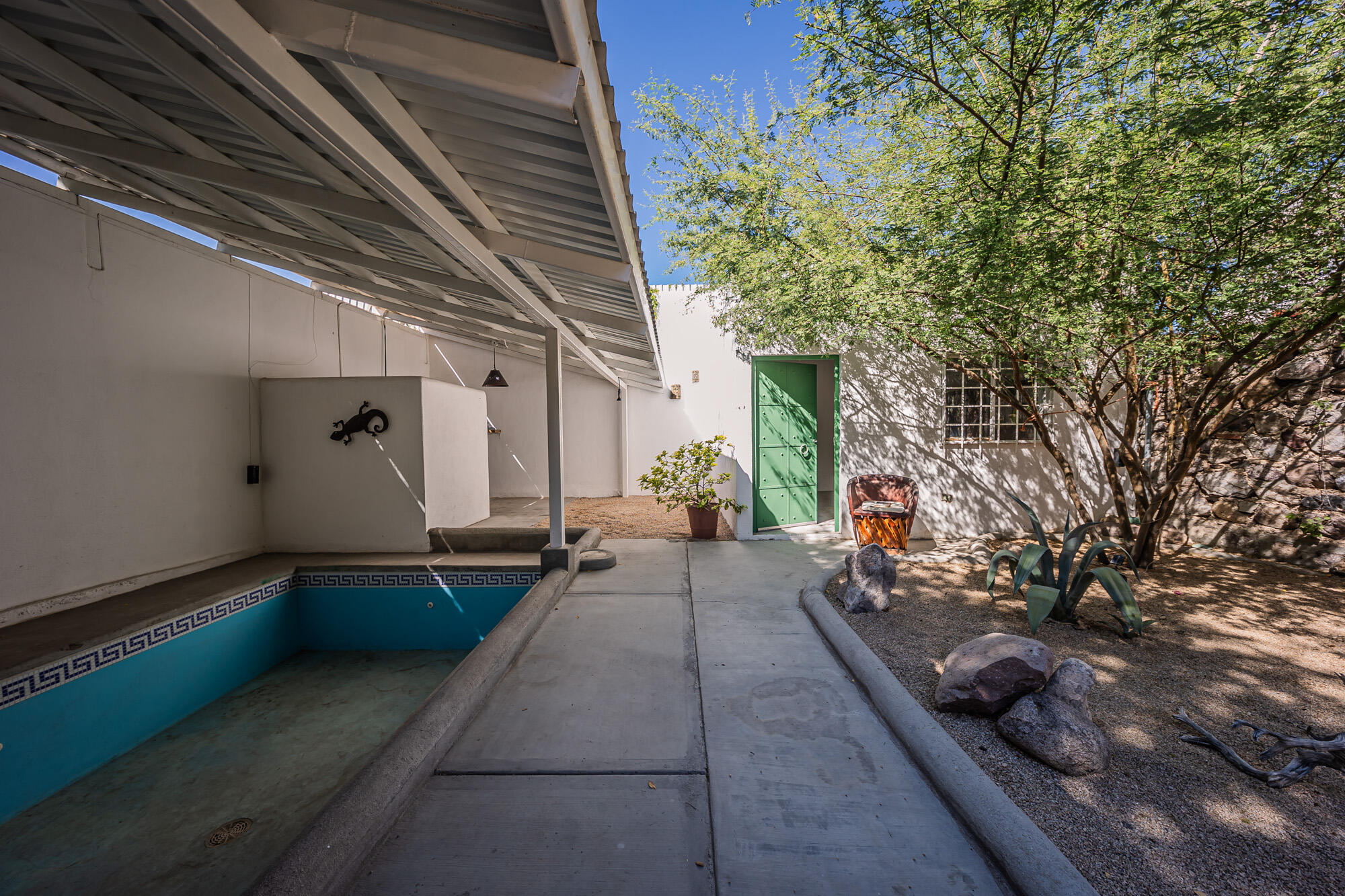 1010 Guillermo Prieto, Casa La Coruja