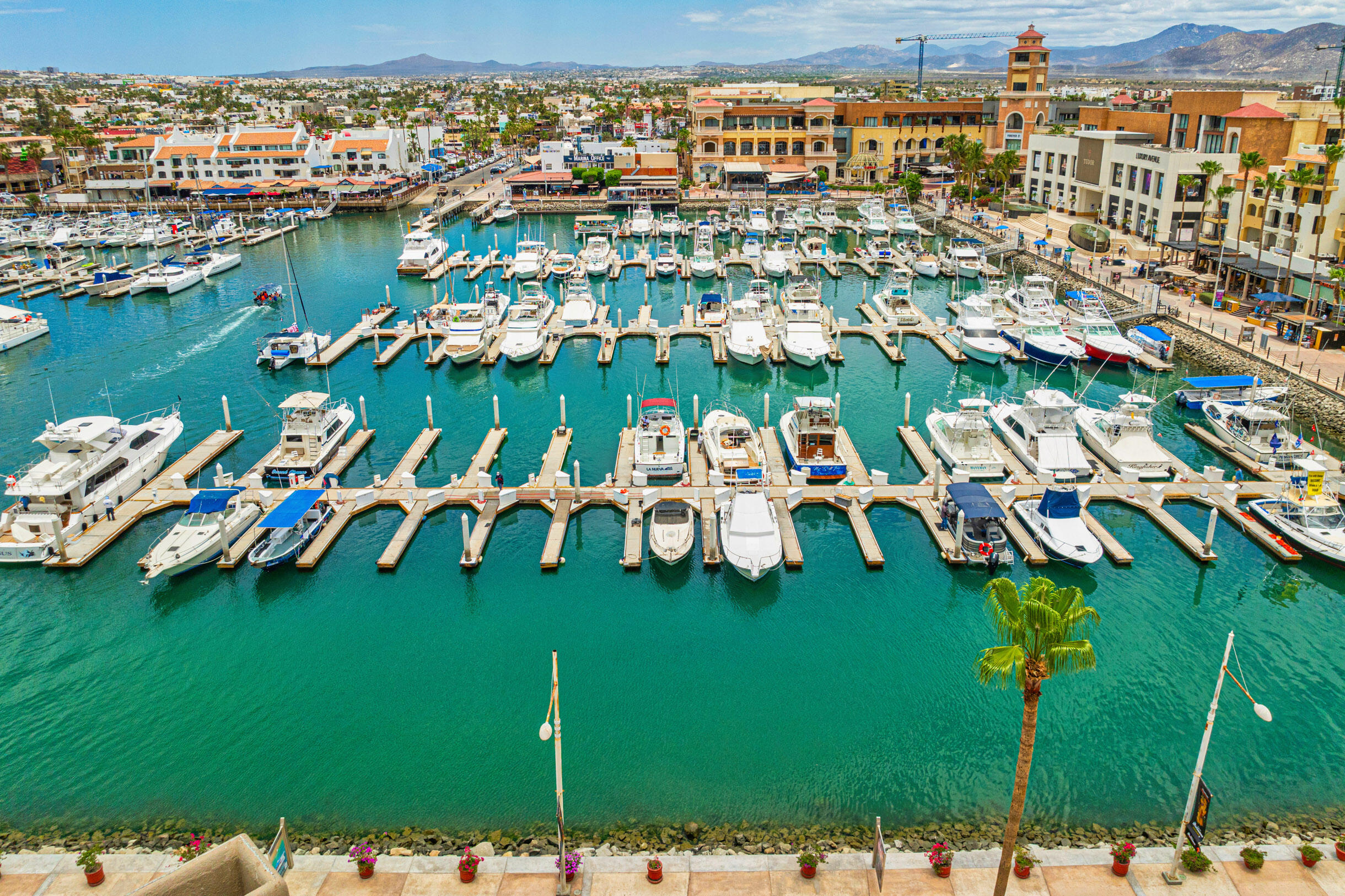 Paseo de la Marina, Marina Cabo Plaza