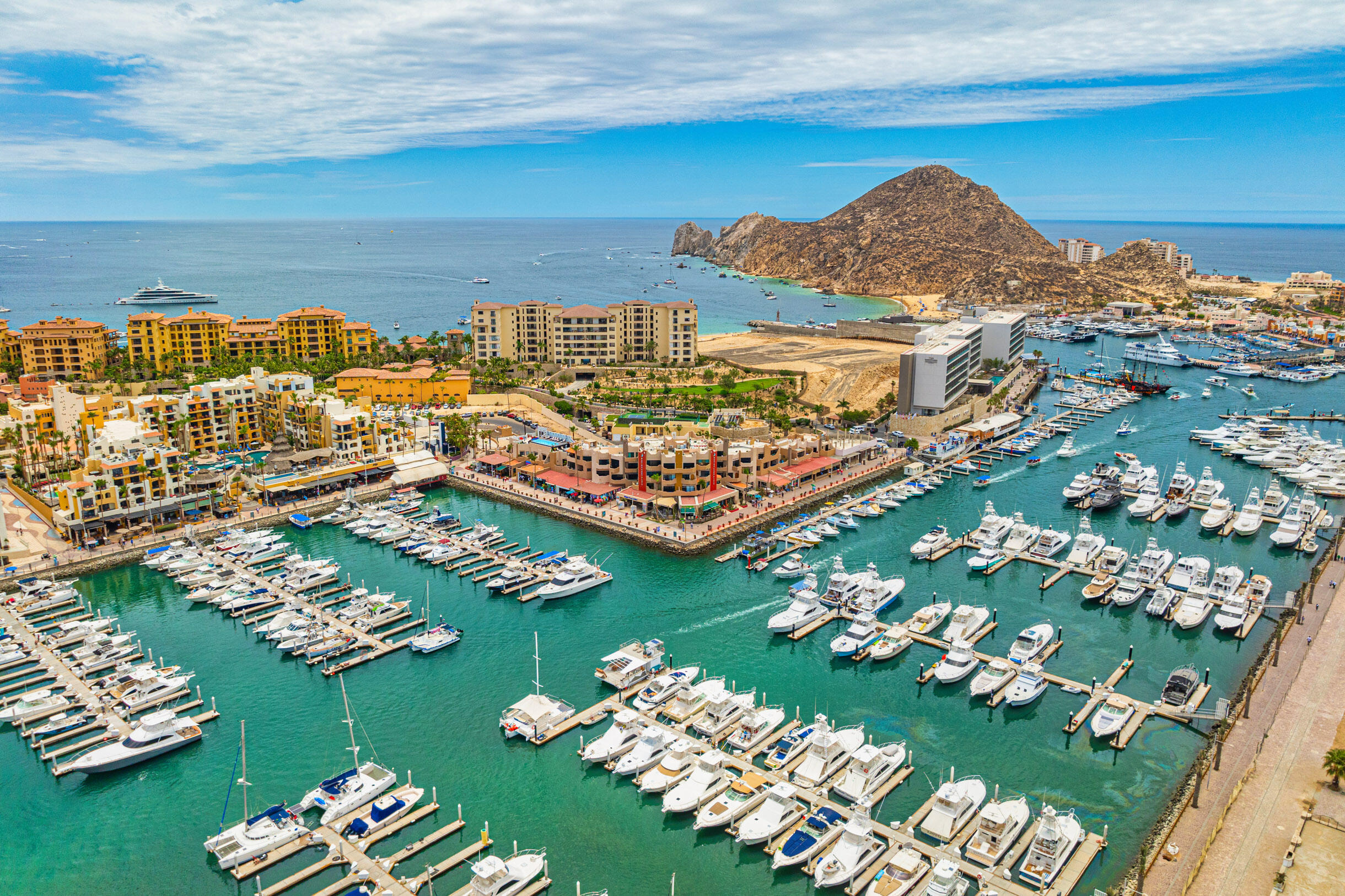 Paseo de la Marina, Marina Cabo Plaza