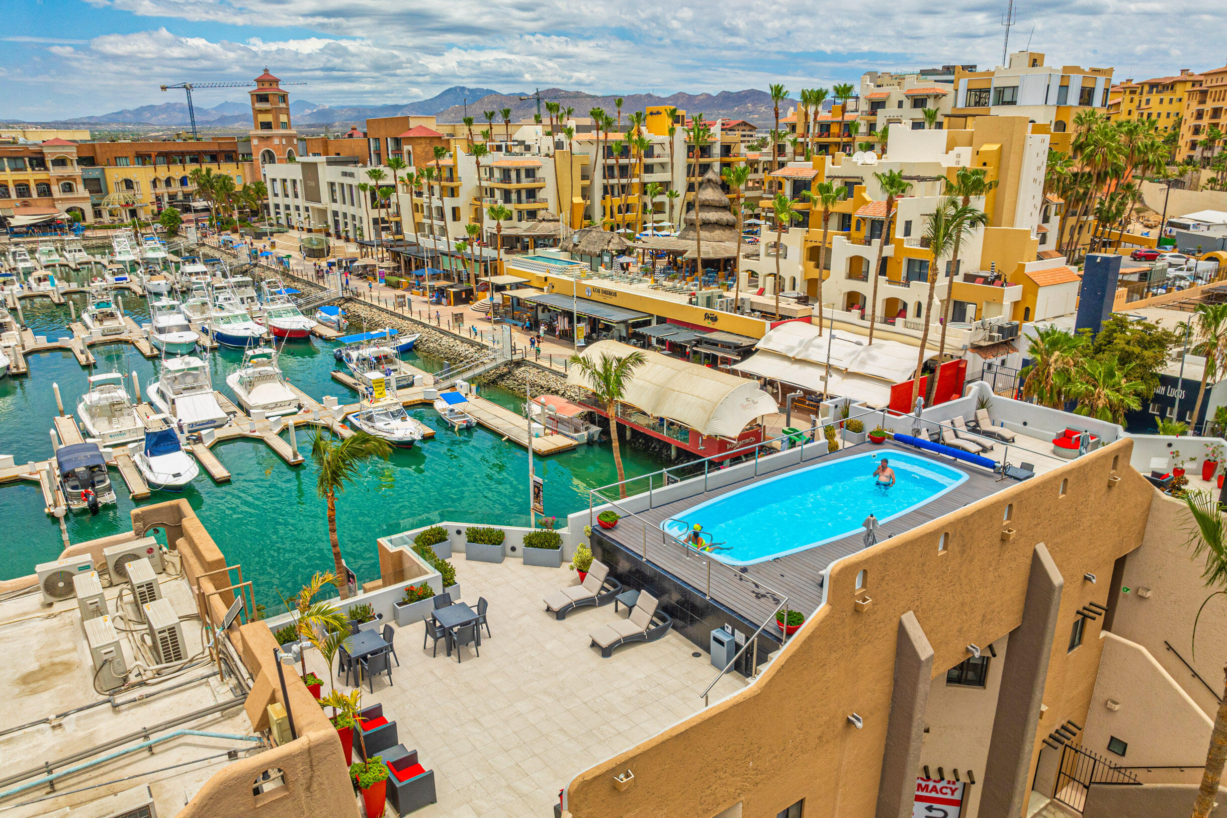 Paseo de la Marina, Marina Cabo Plaza
