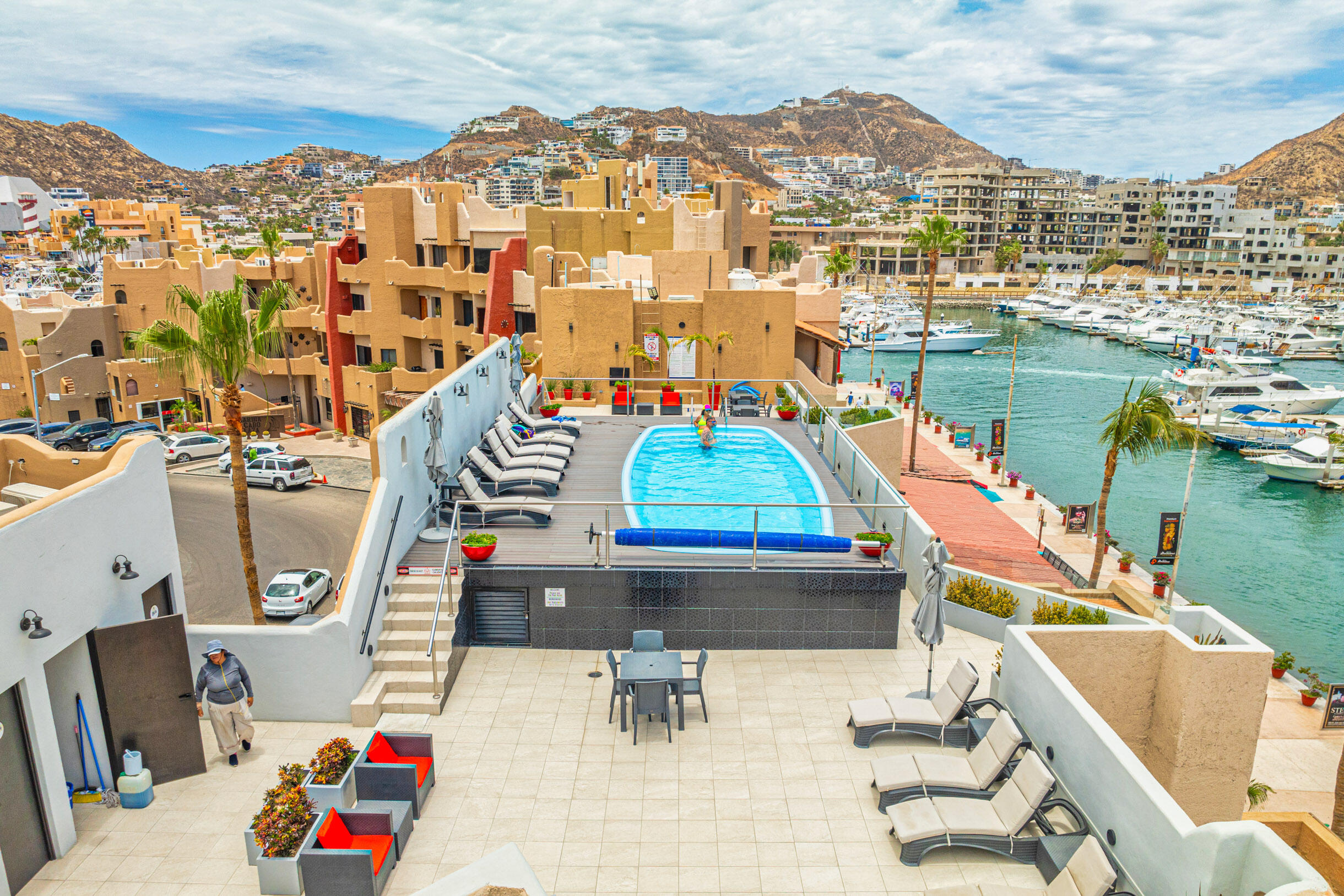 Paseo de la Marina, Marina Cabo Plaza