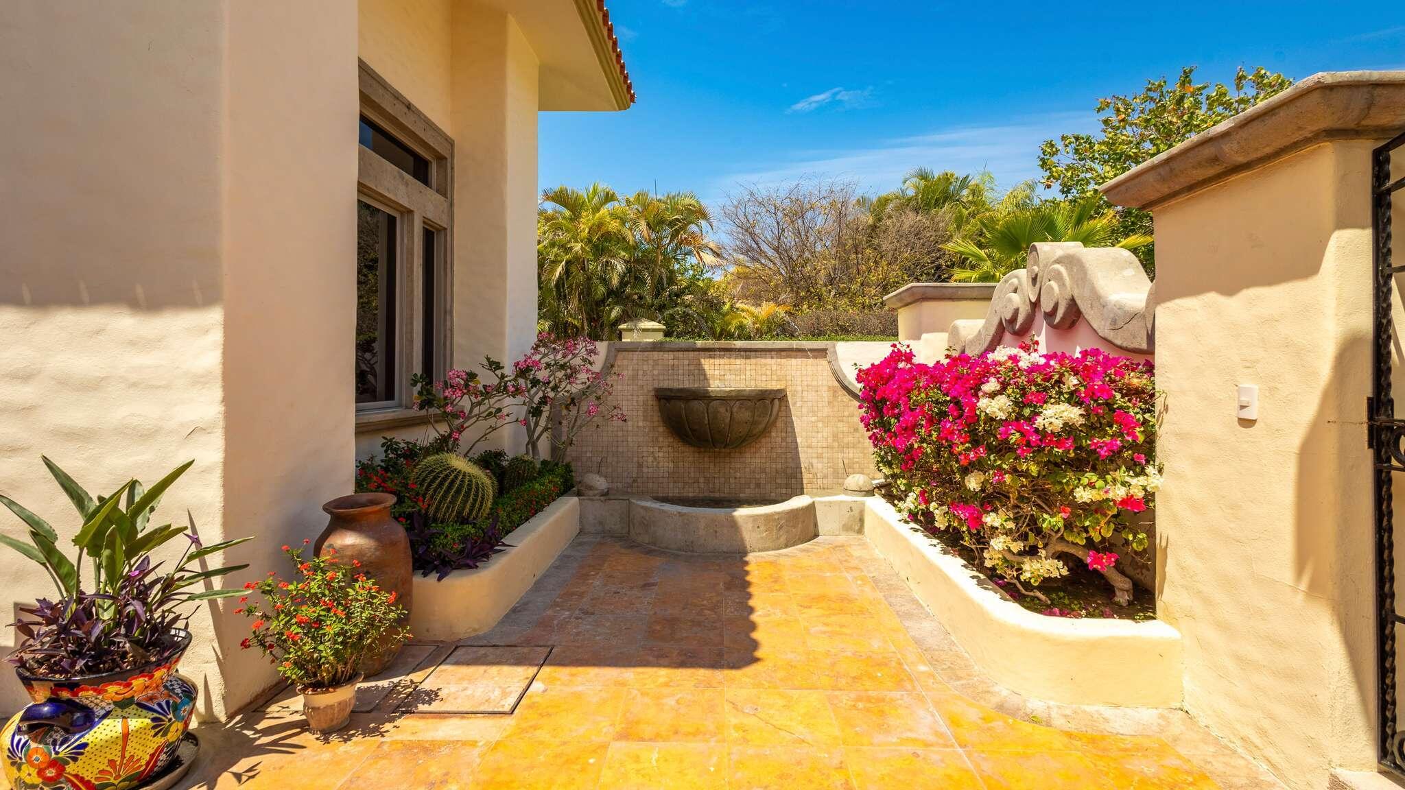 Puerta del Sol, Villa Mariposa