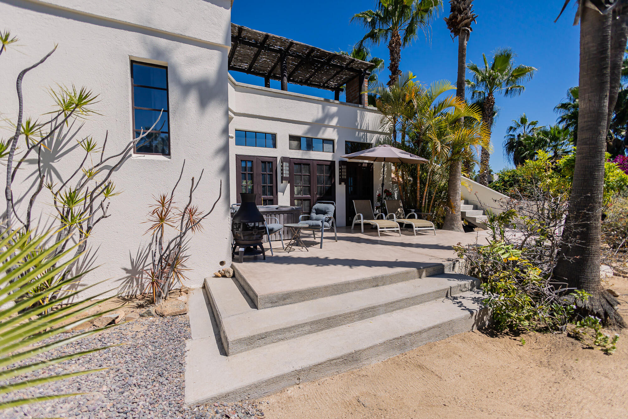 Camino Internacional, Casa Leo