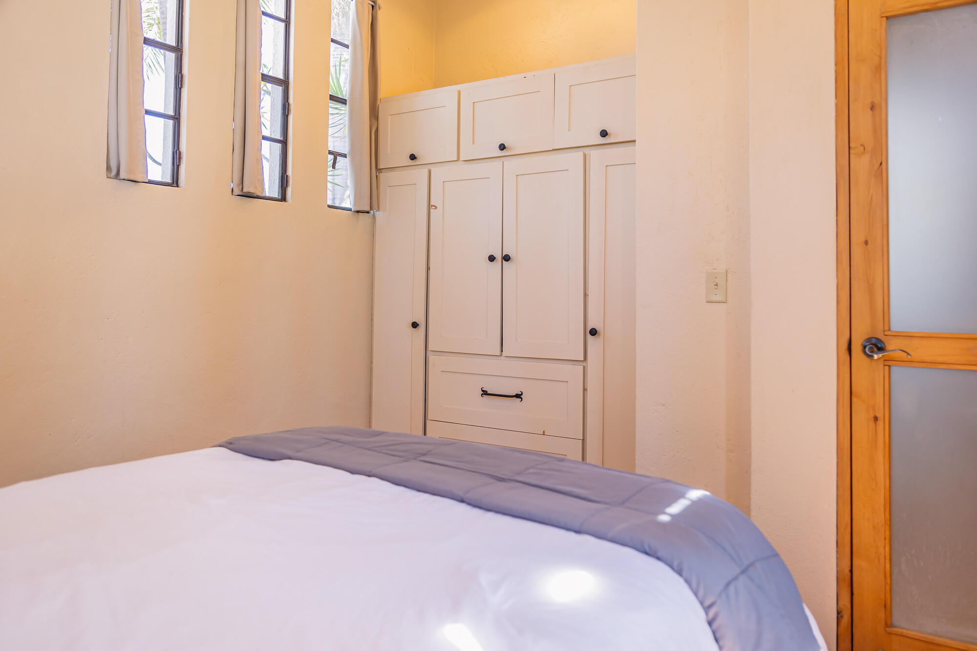 Camino Internacional, Casa Leo