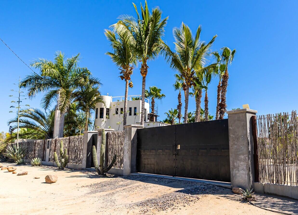 Camino Internacional, Casa Leo