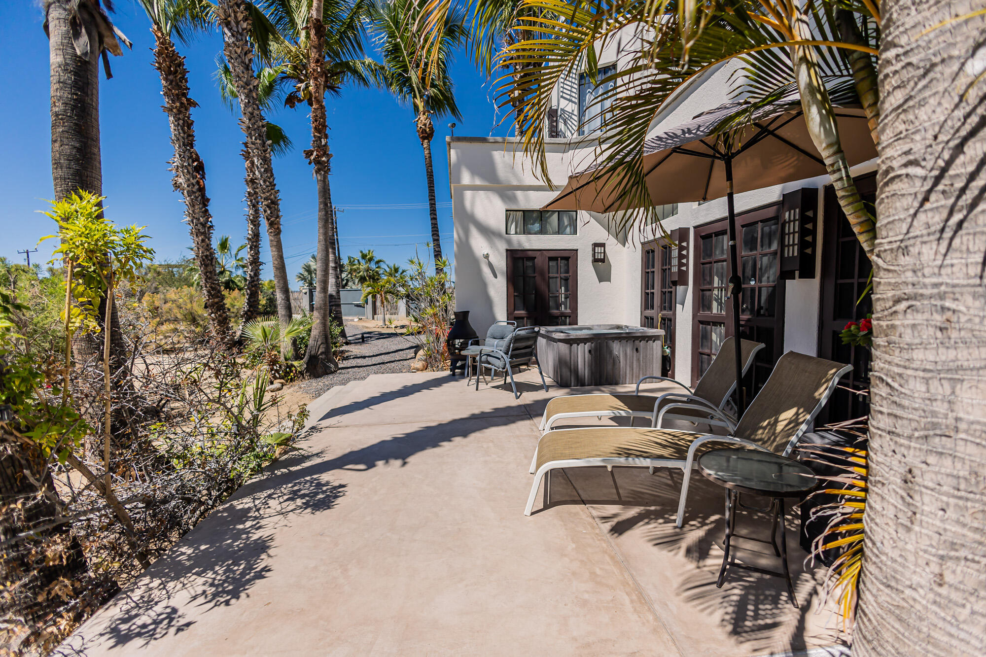 Camino Internacional, Casa Leo