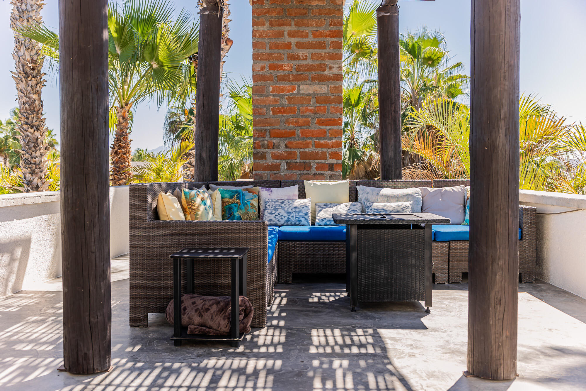 Camino Internacional, Casa Leo