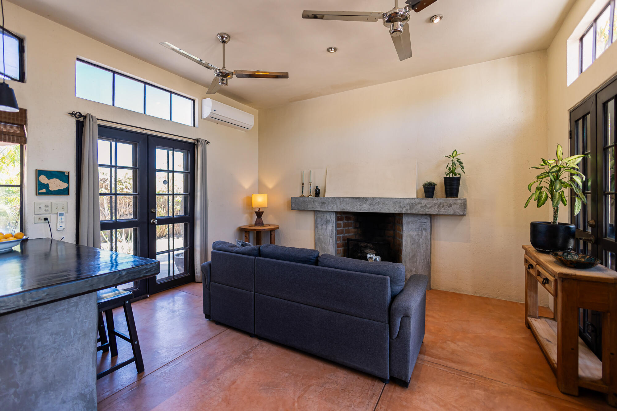 Camino Internacional, Casa Leo