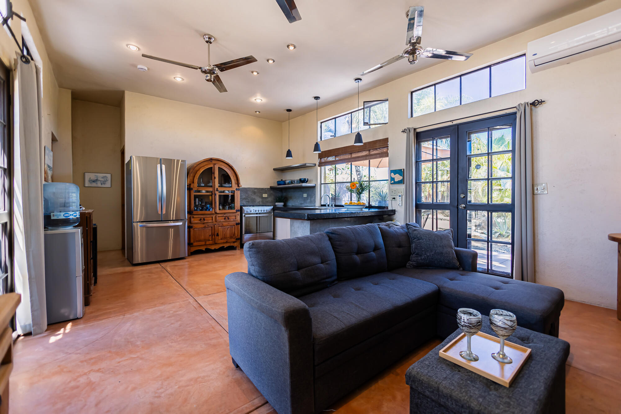 Camino Internacional, Casa Leo