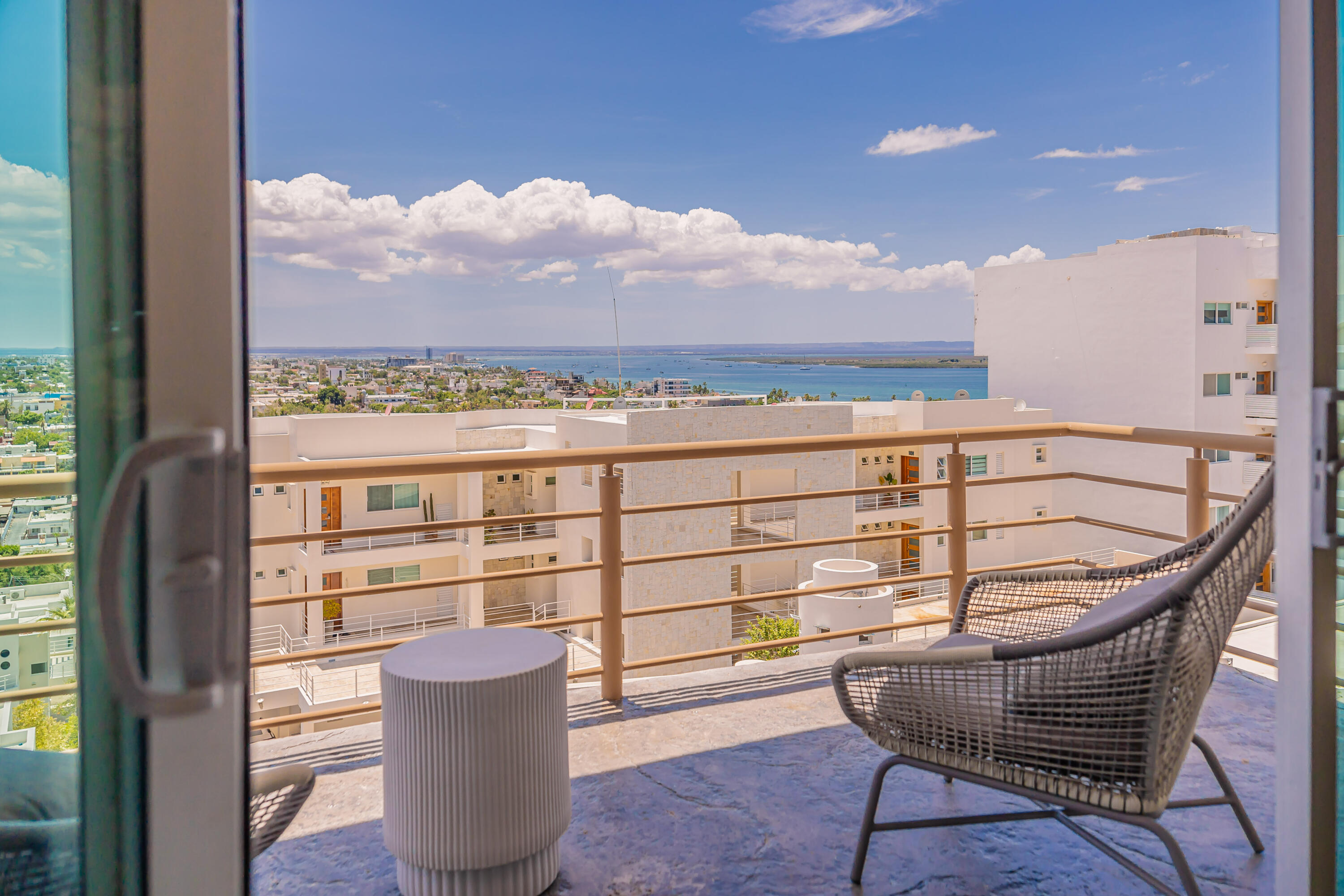 329 Colina Del Sol, Vista Marina