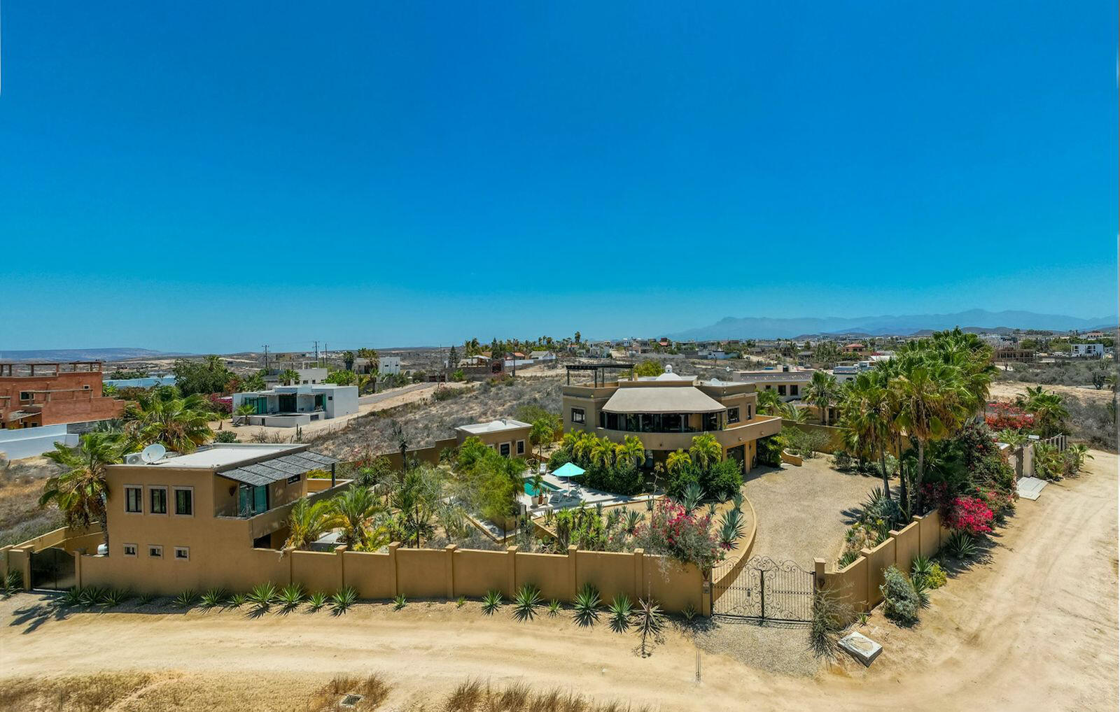 Las Tunas Todos Santos, Casa Agave