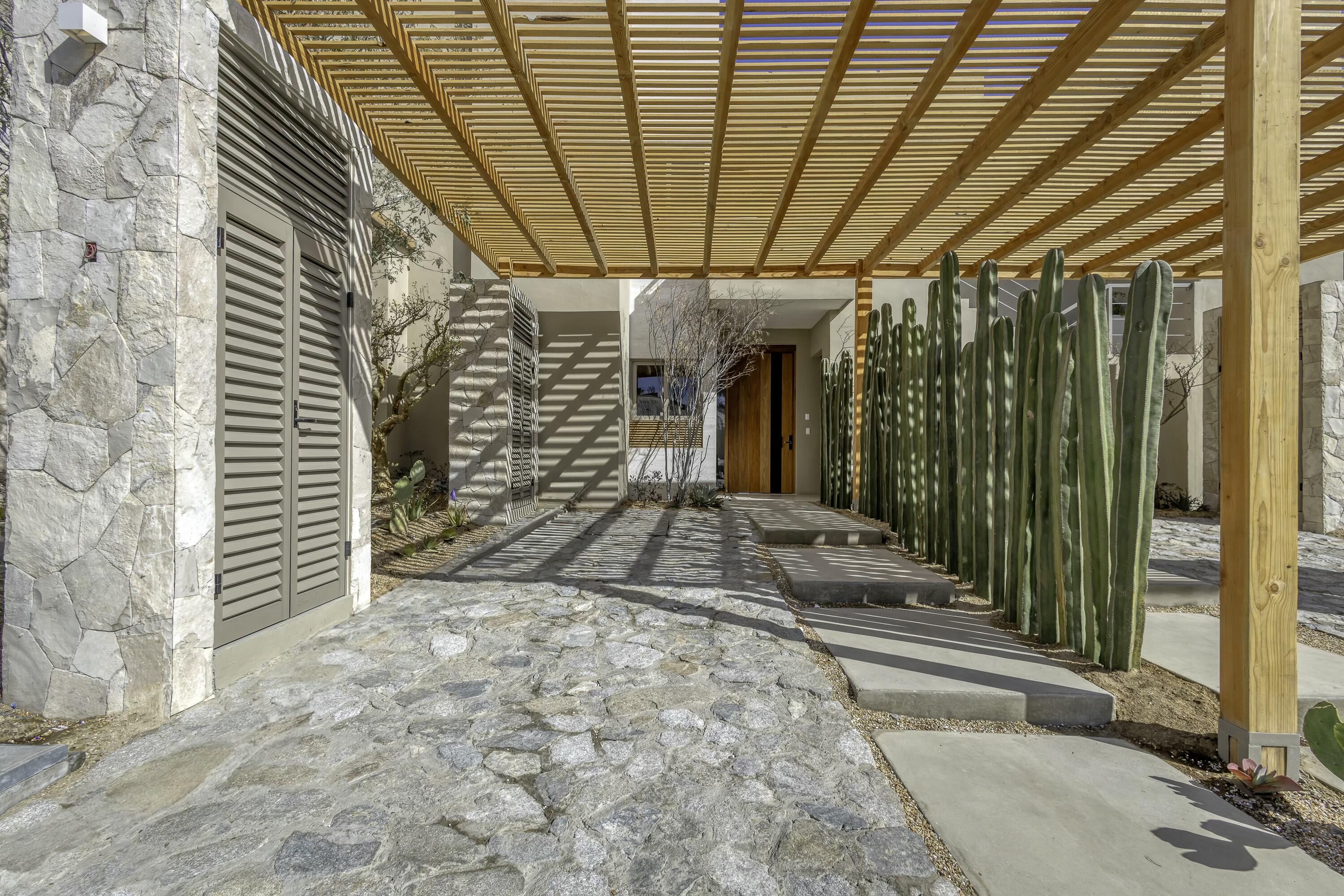 Solesta Luxury Residence 18A