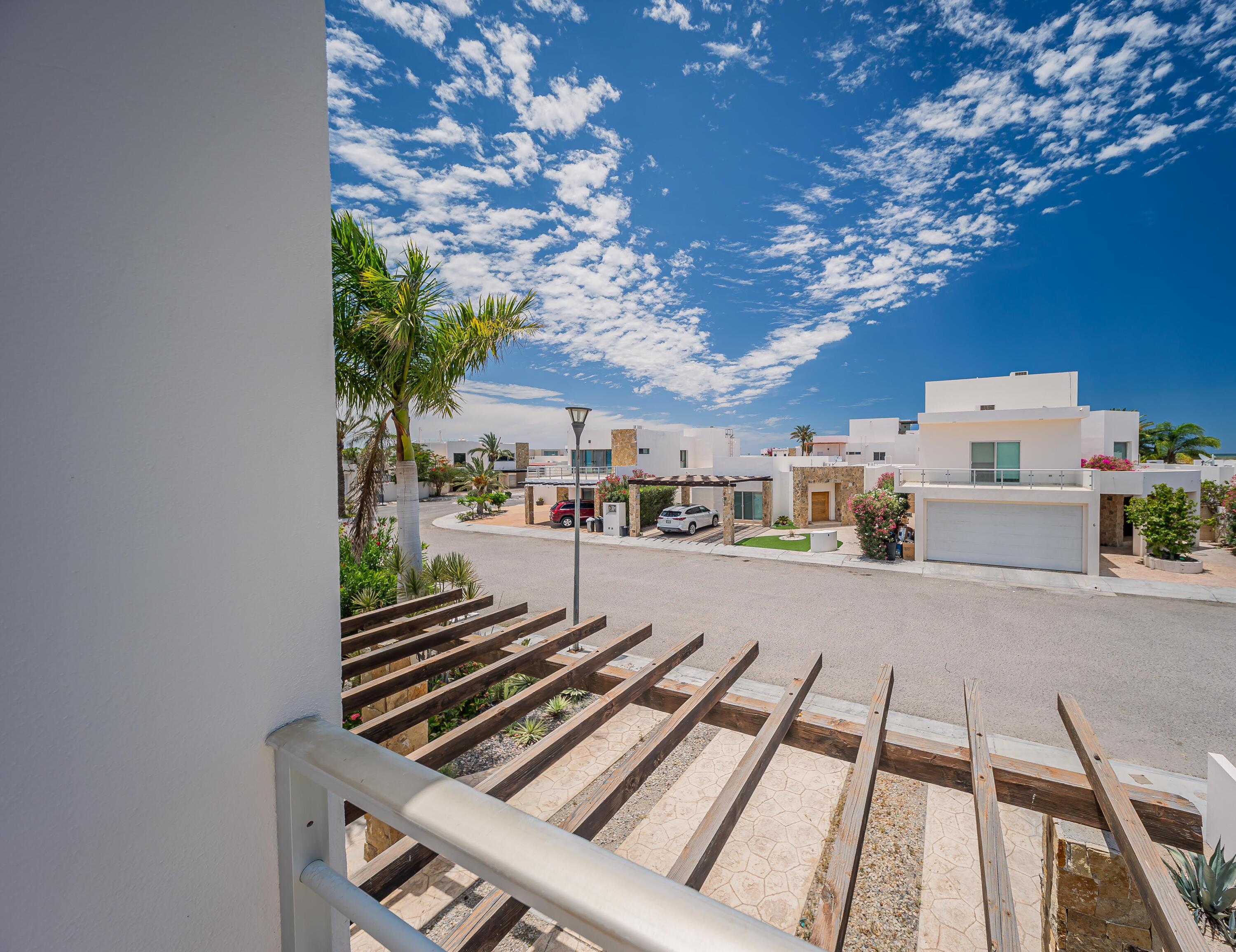 2, Casa Puerta Azul