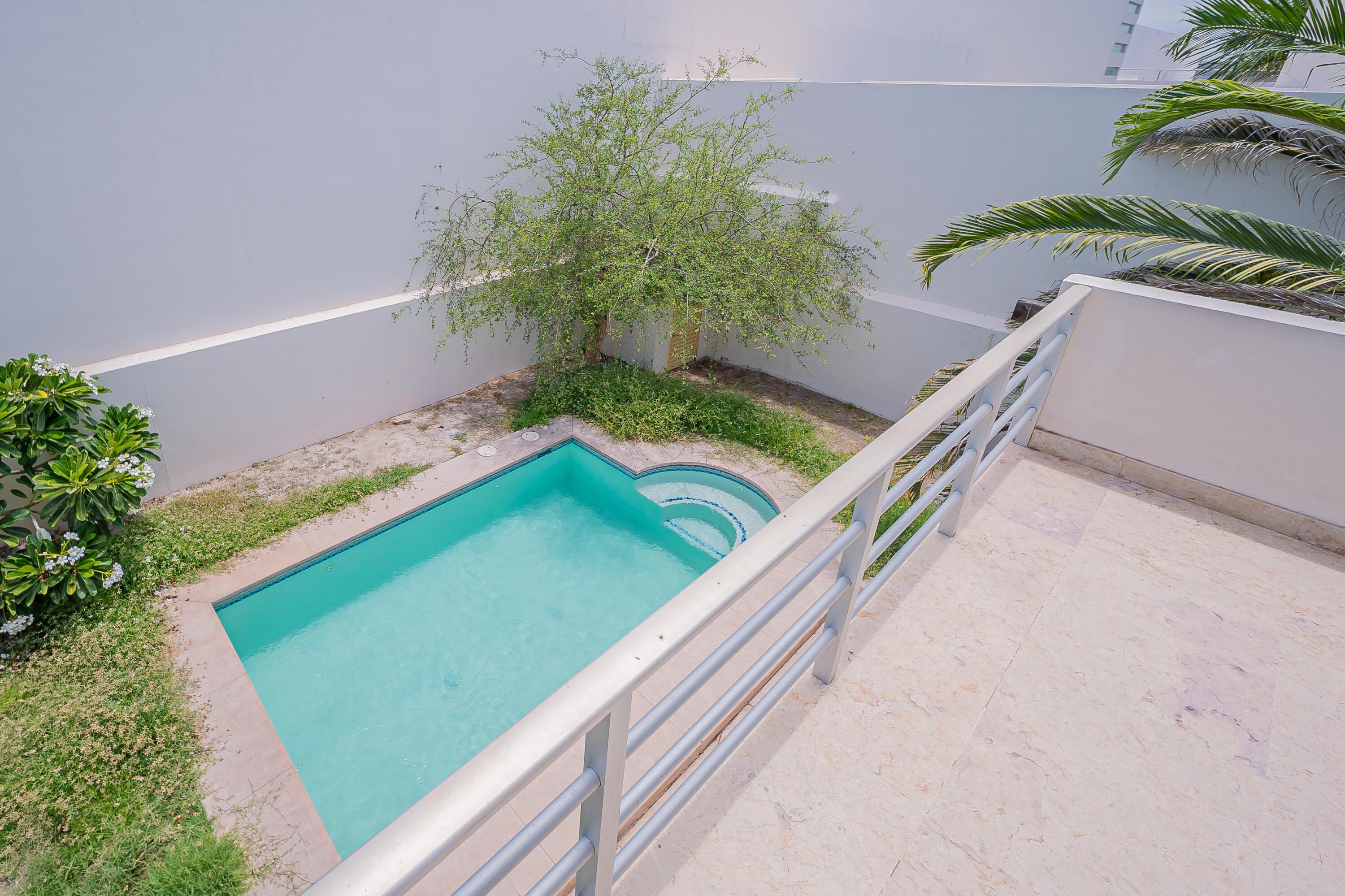2, Casa Puerta Azul