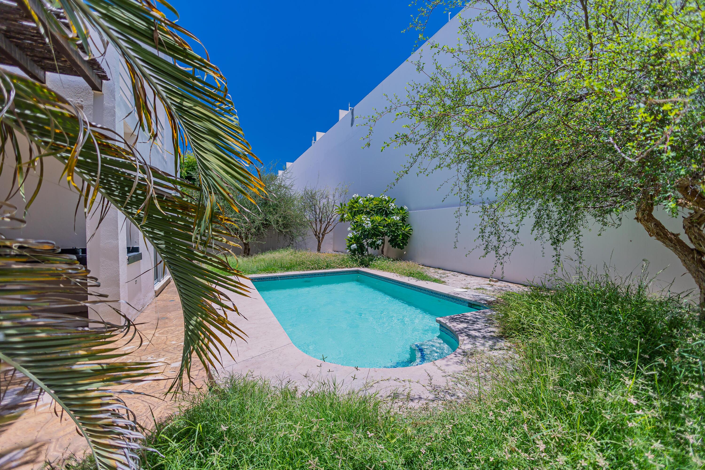 2, Casa Puerta Azul