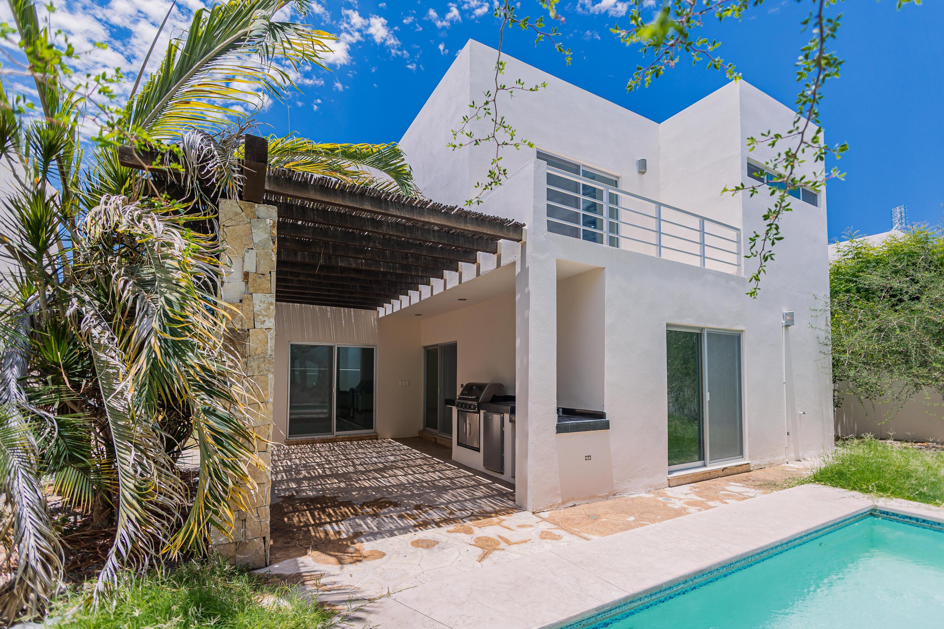 2, Casa Puerta Azul