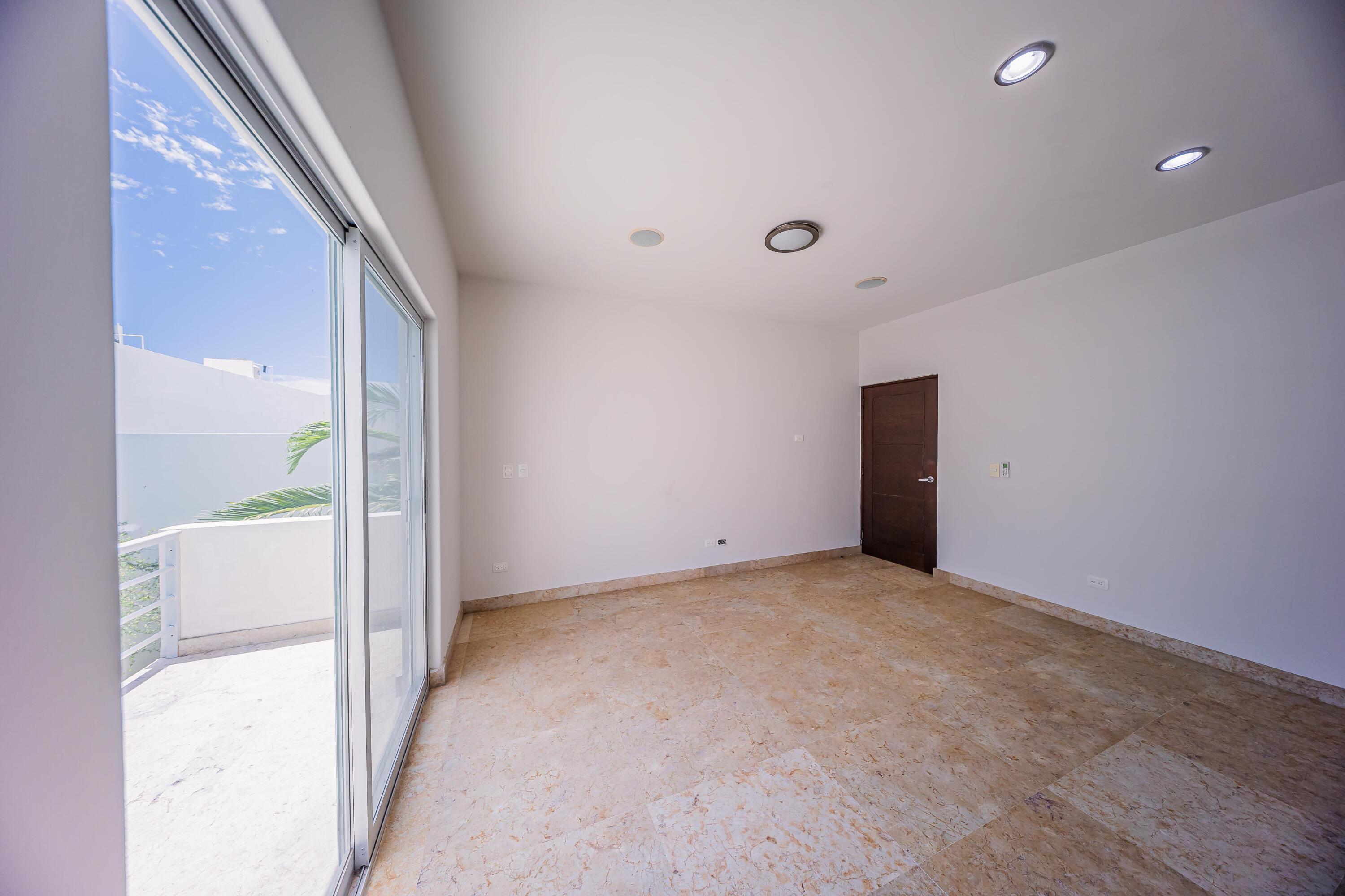 2, Casa Puerta Azul