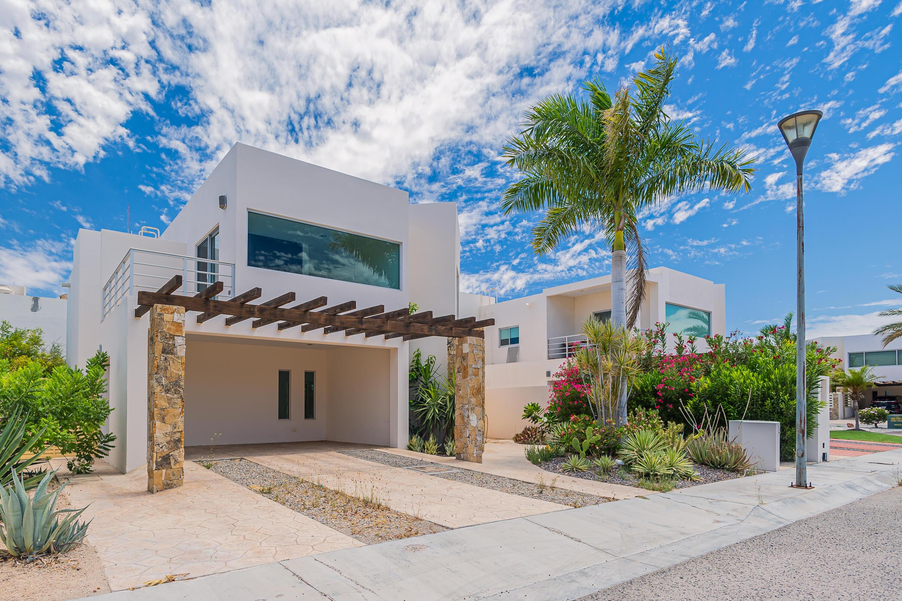 2, Casa Puerta Azul