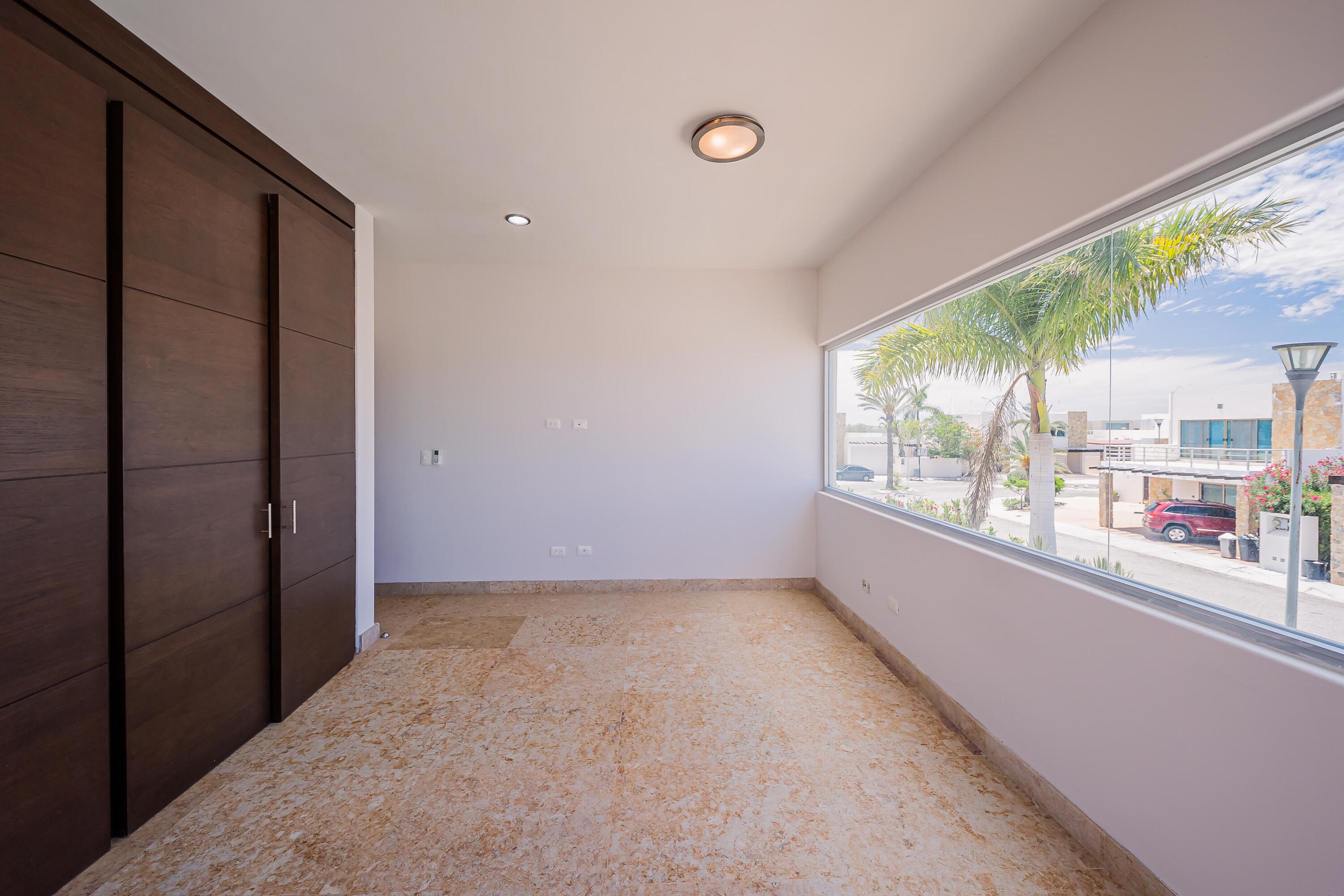 2, Casa Puerta Azul