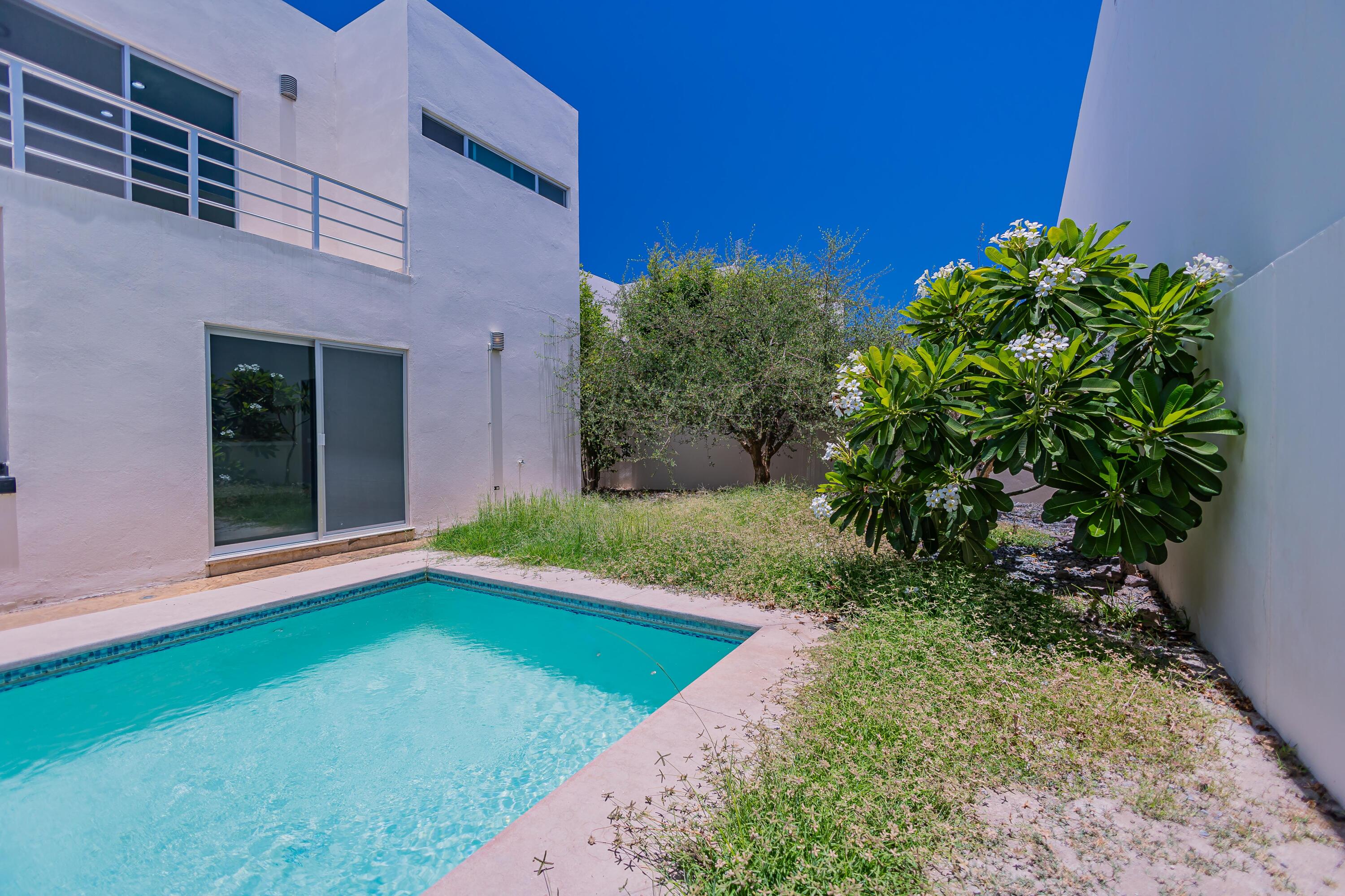 2, Casa Puerta Azul