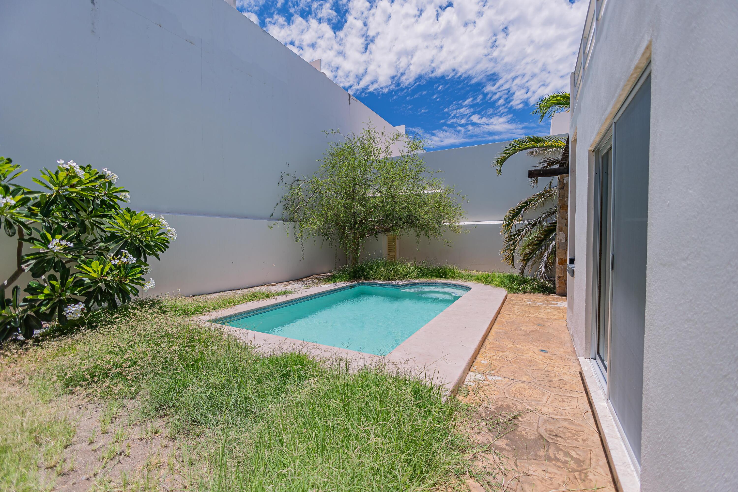 2, Casa Puerta Azul