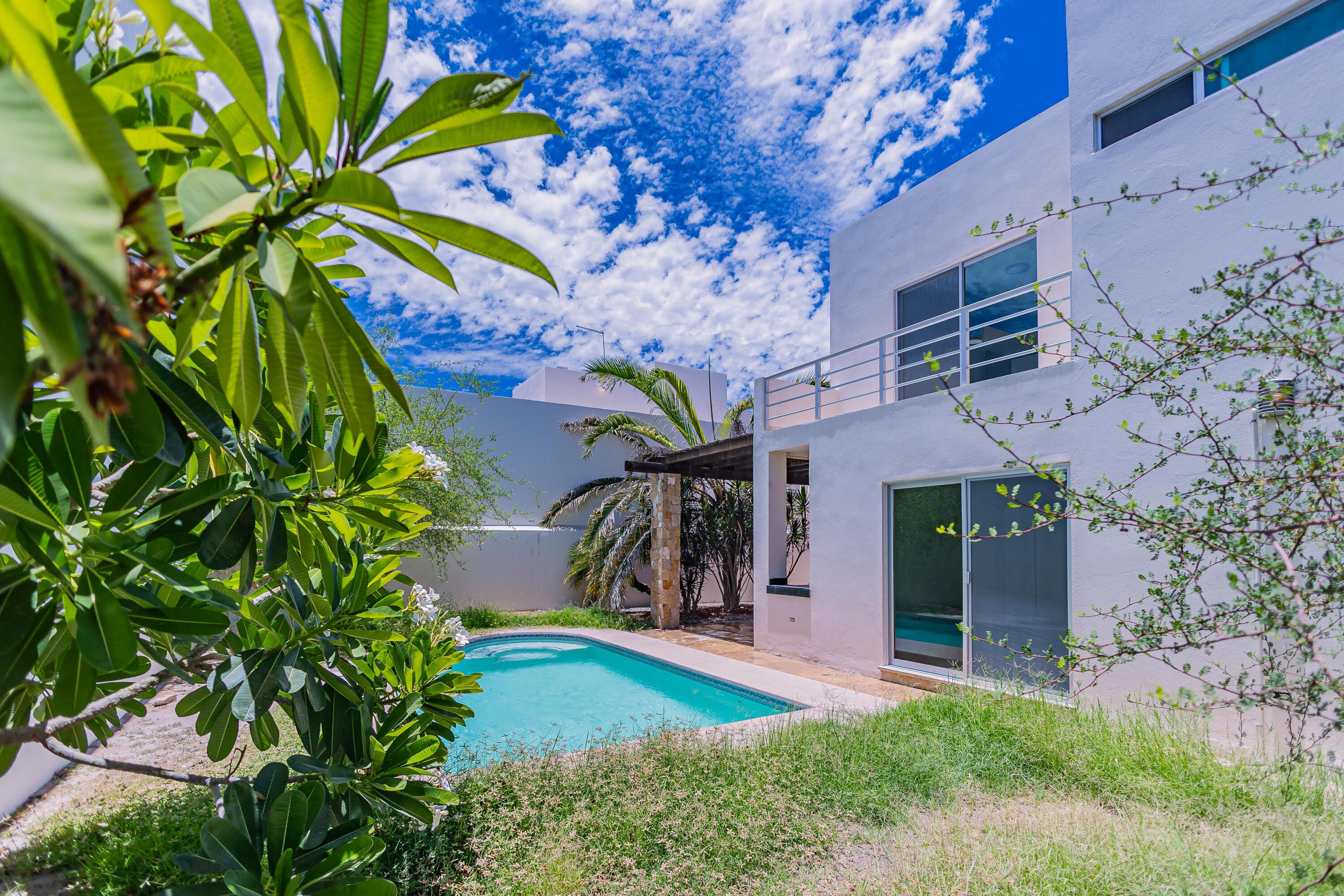 2, Casa Puerta Azul