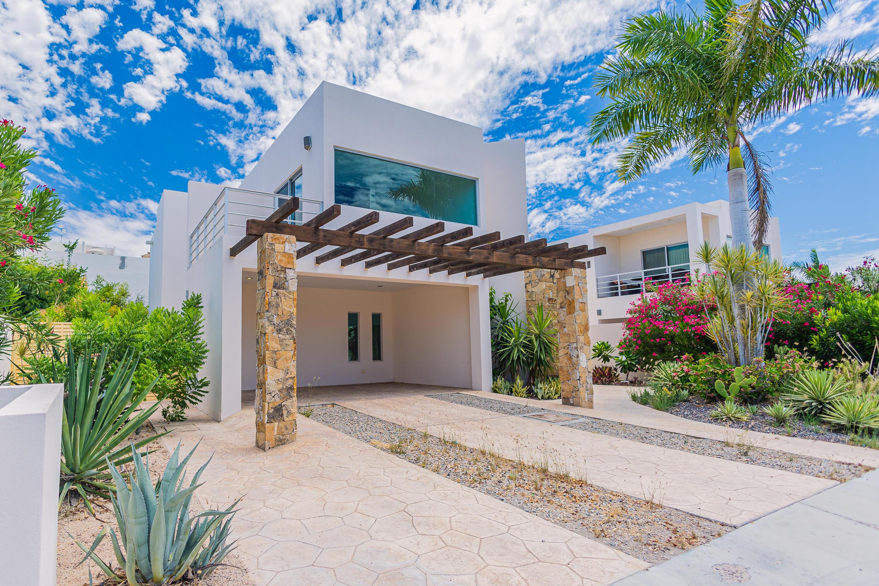 2, Casa Puerta Azul