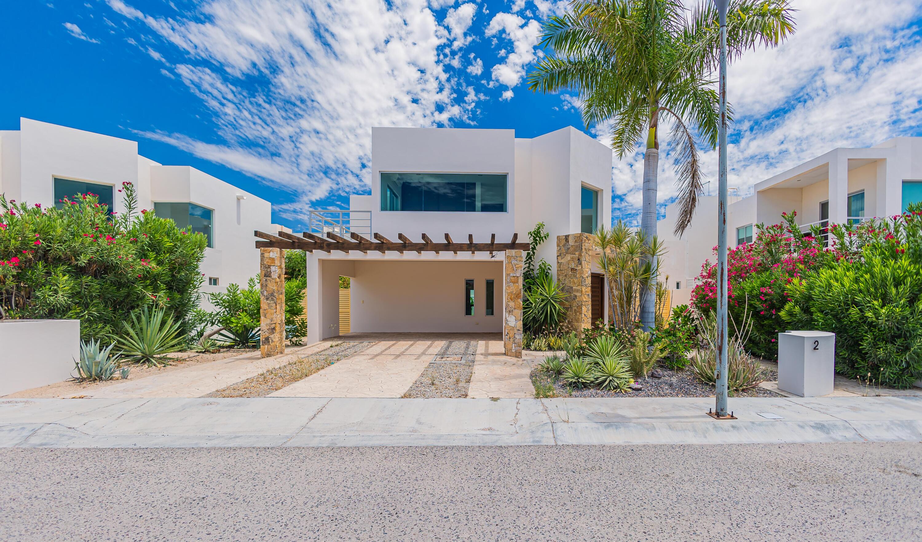 2, Casa Puerta Azul
