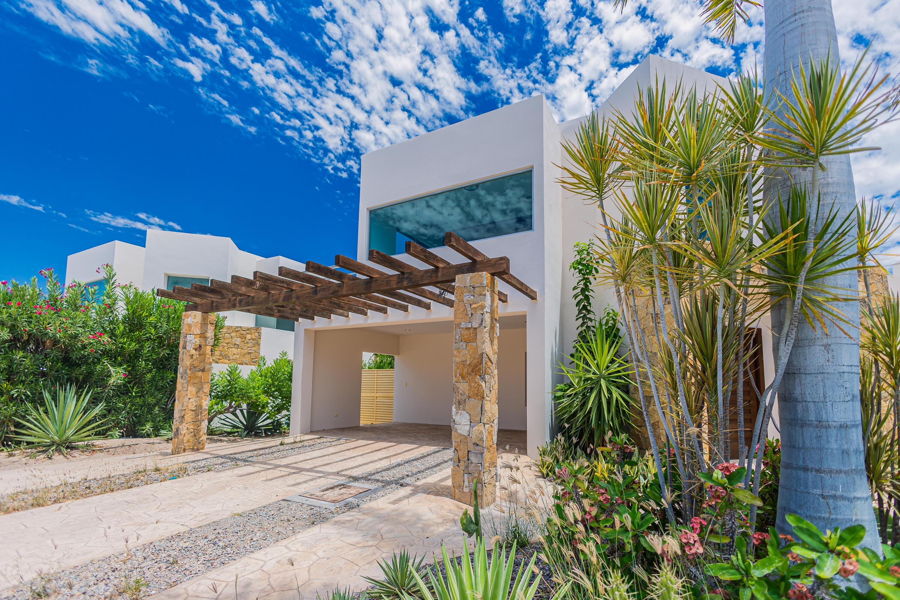 2, Casa Puerta Azul