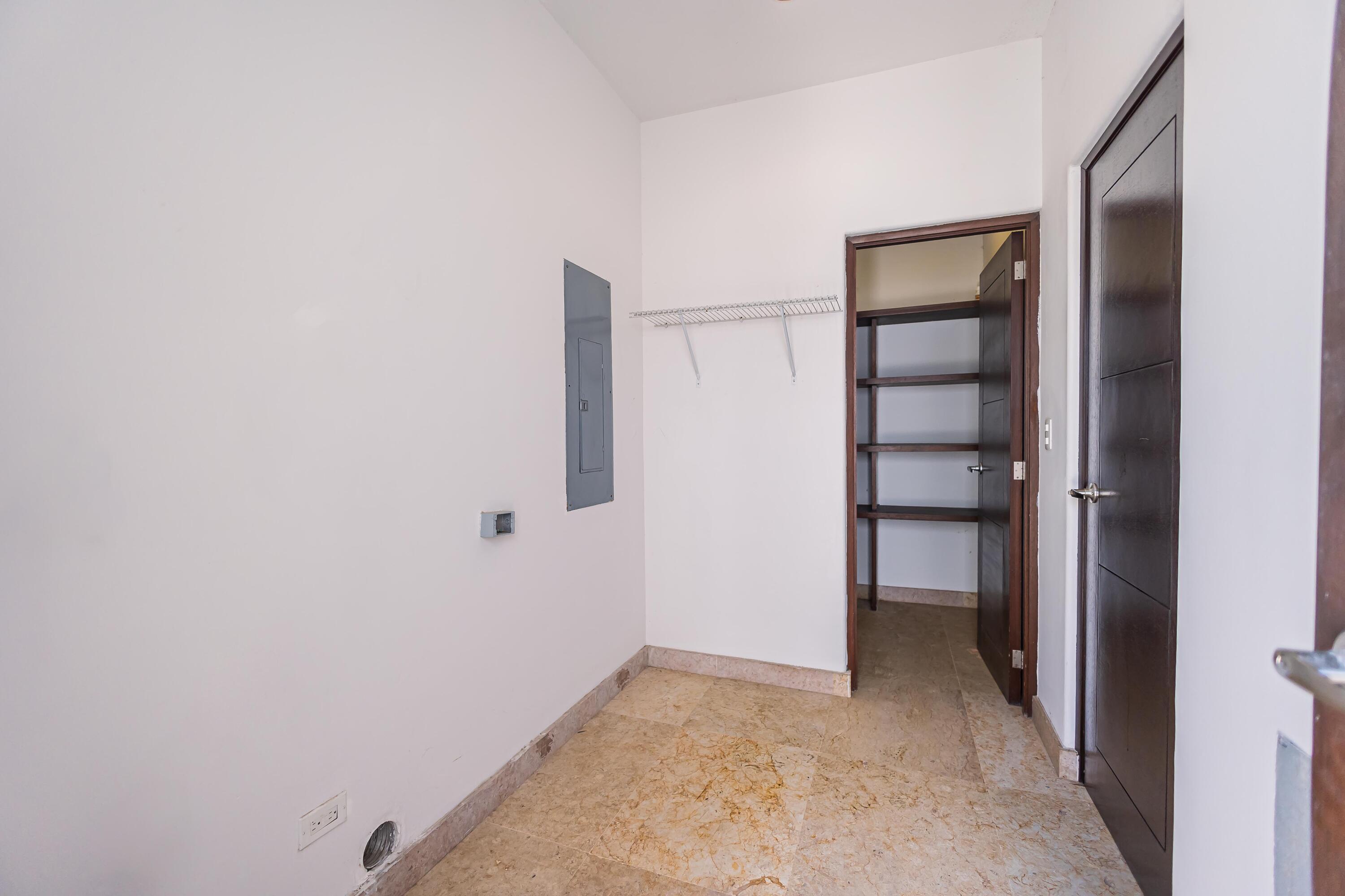 2, Casa Puerta Azul
