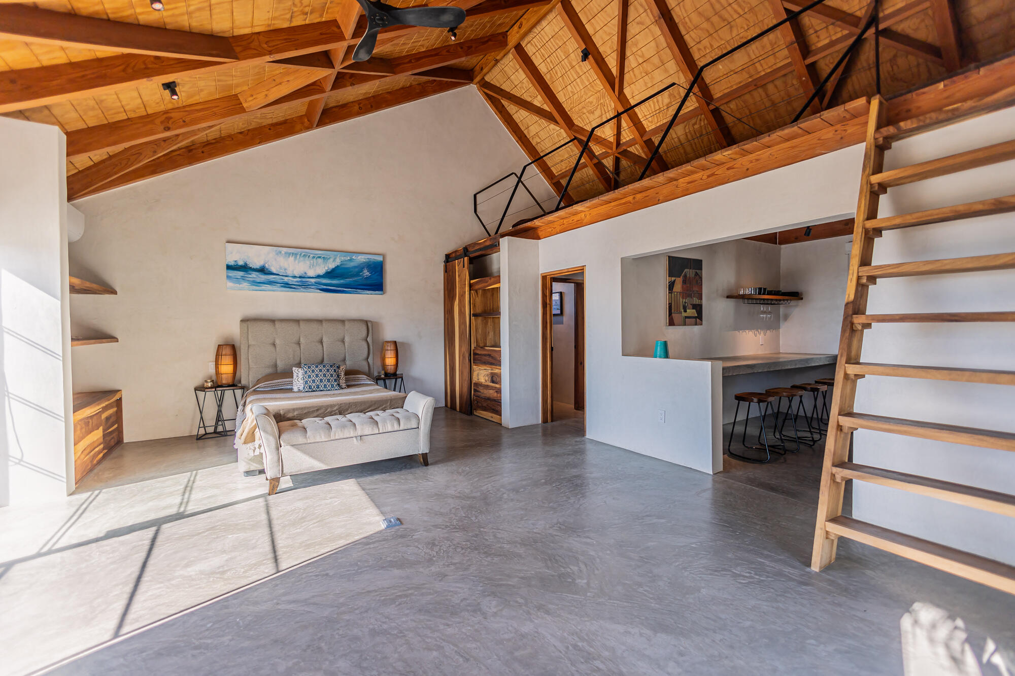 C. de Acceso MiniSuper Munchie, Casa Locura