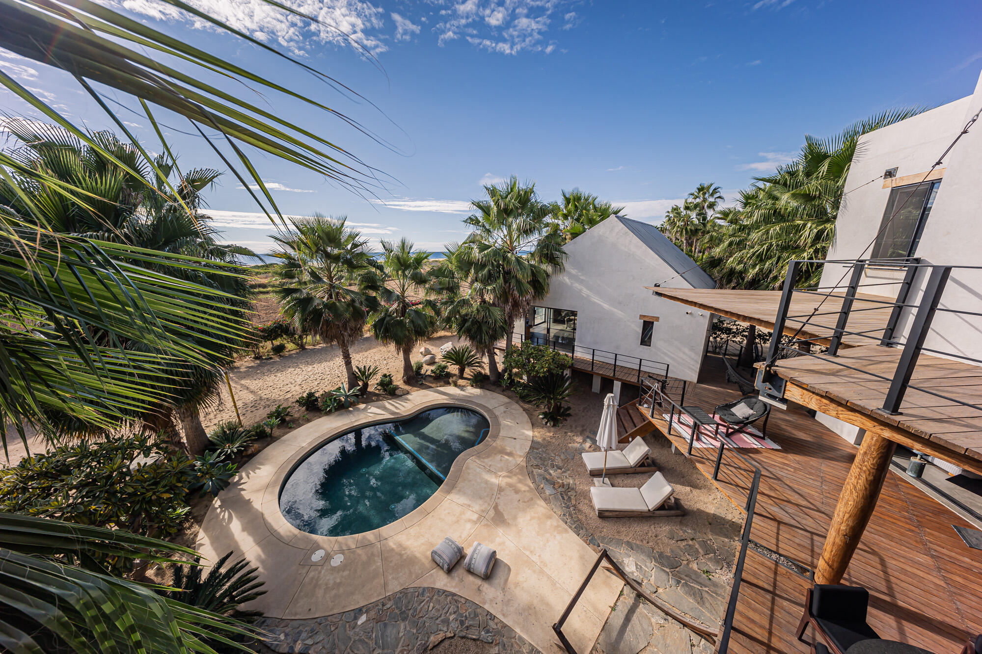 C. de Acceso MiniSuper Munchie, Casa Locura