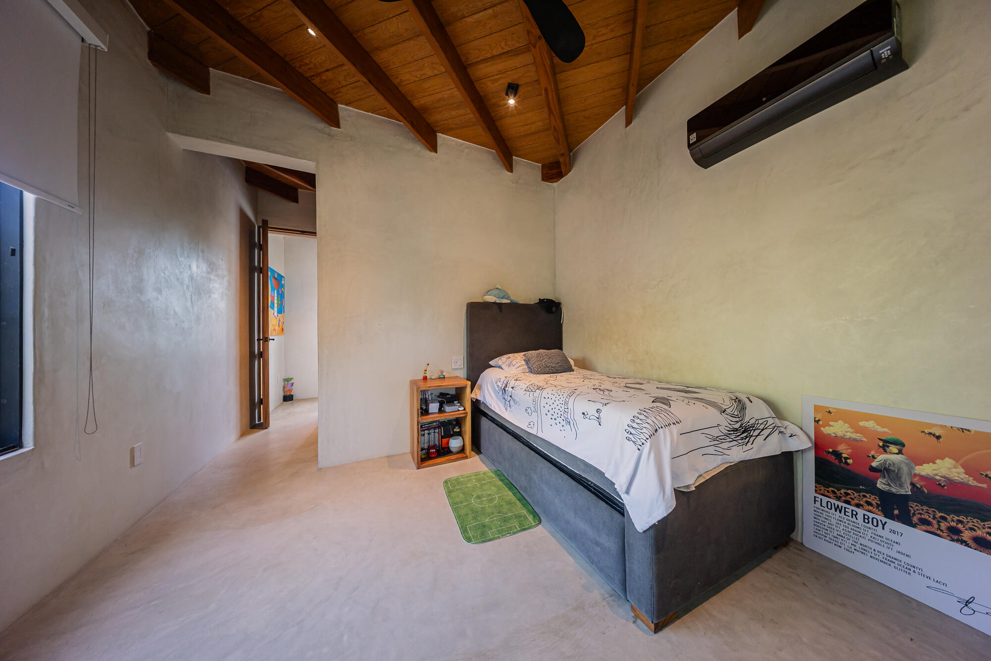 C. de Acceso MiniSuper Munchie, Casa Locura